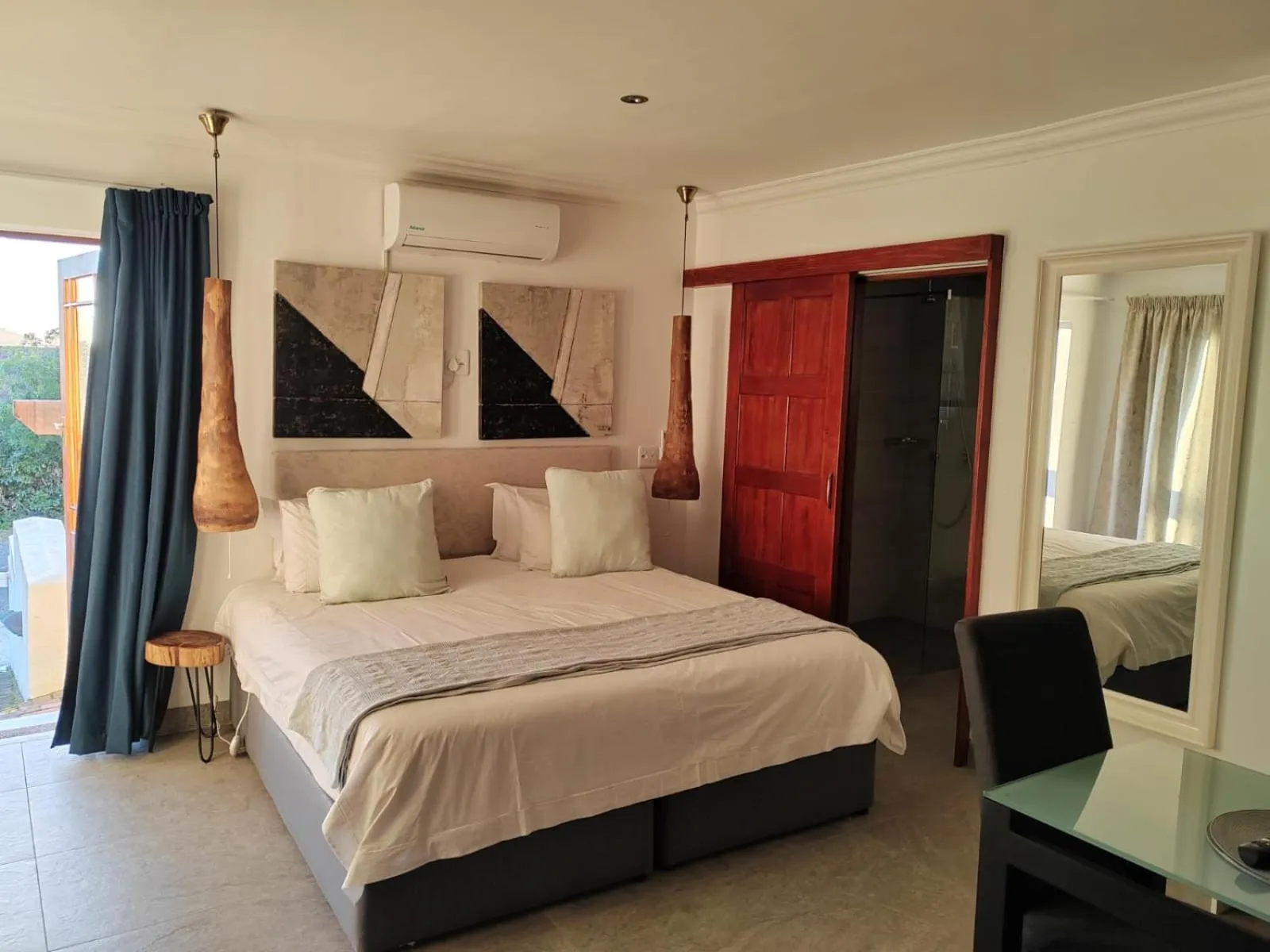 Bed in Candlewood Lodge