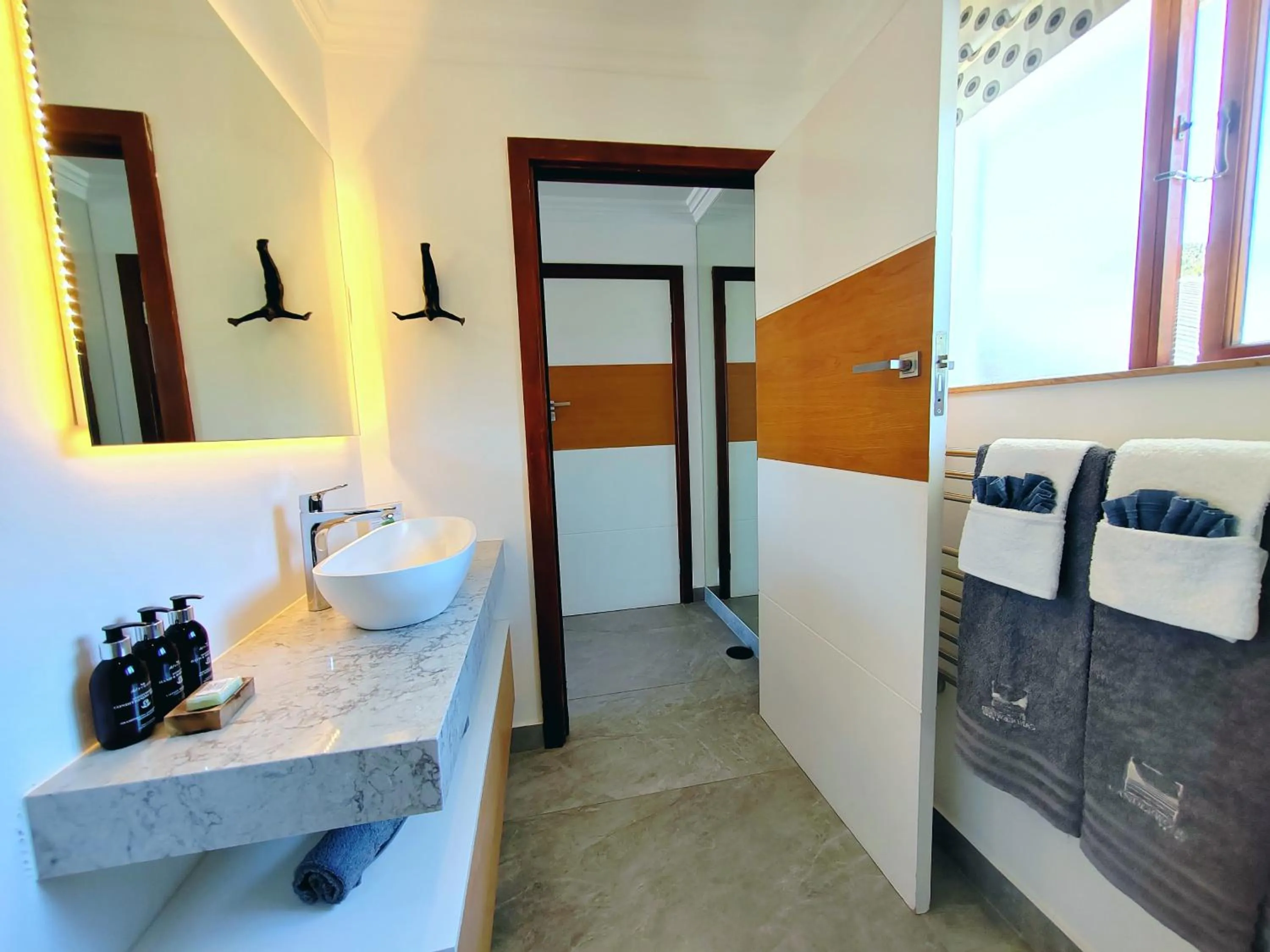 Bathroom in Candlewood Lodge