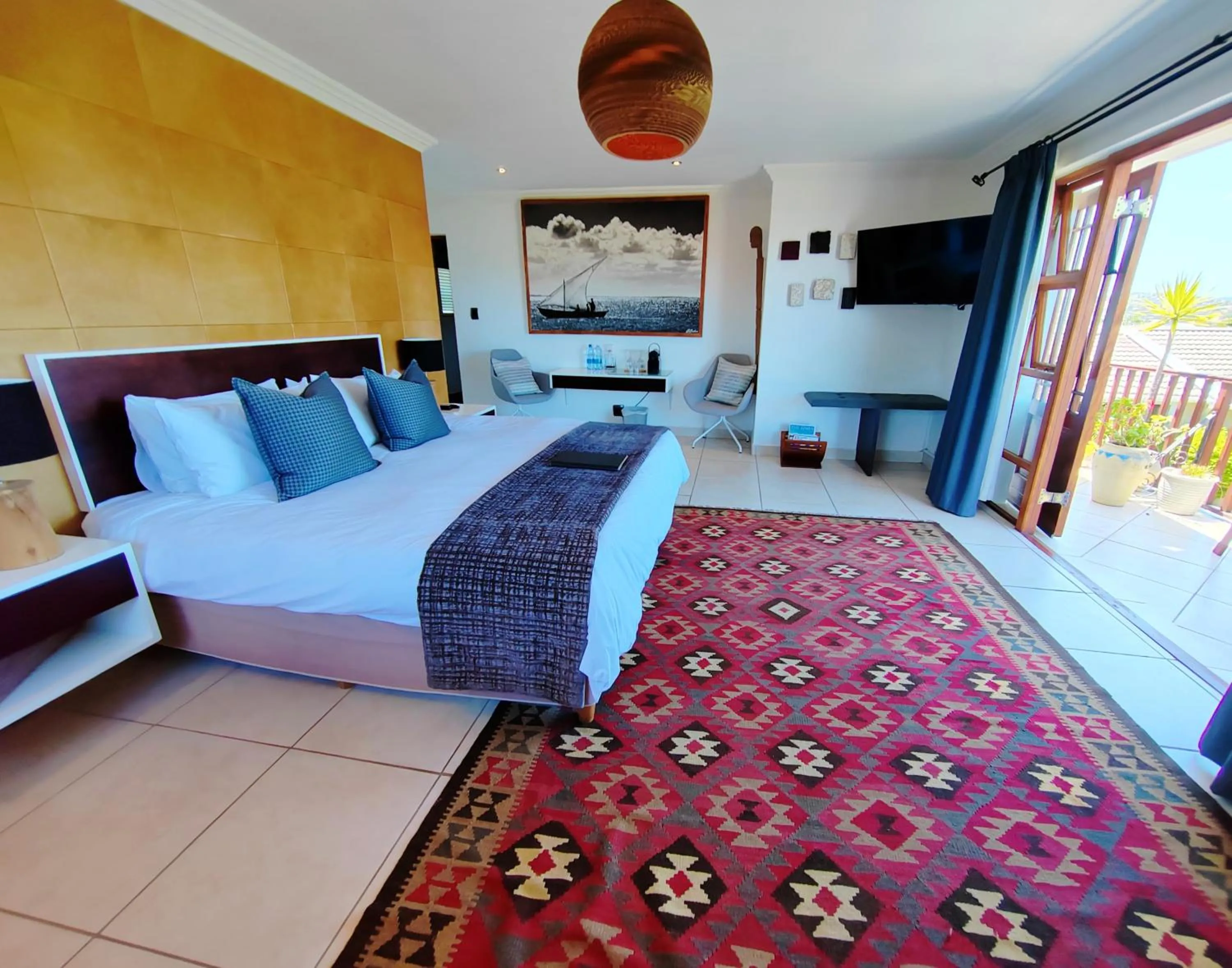 Staff, Bed in Candlewood Lodge