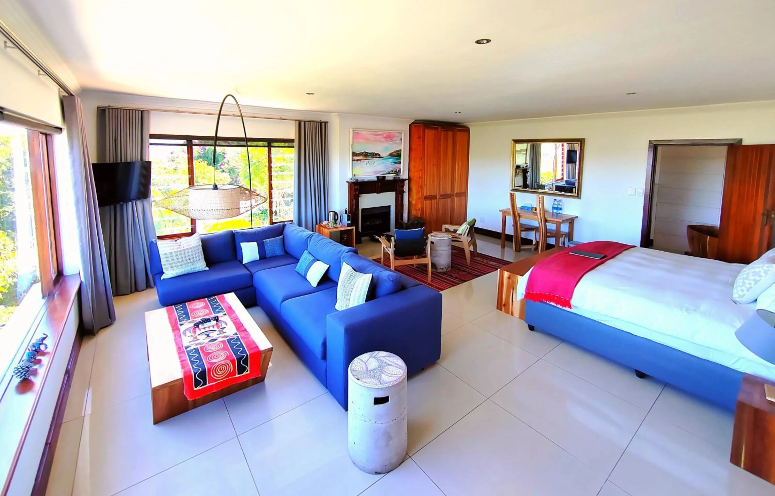 Living room, Bed in Candlewood Lodge