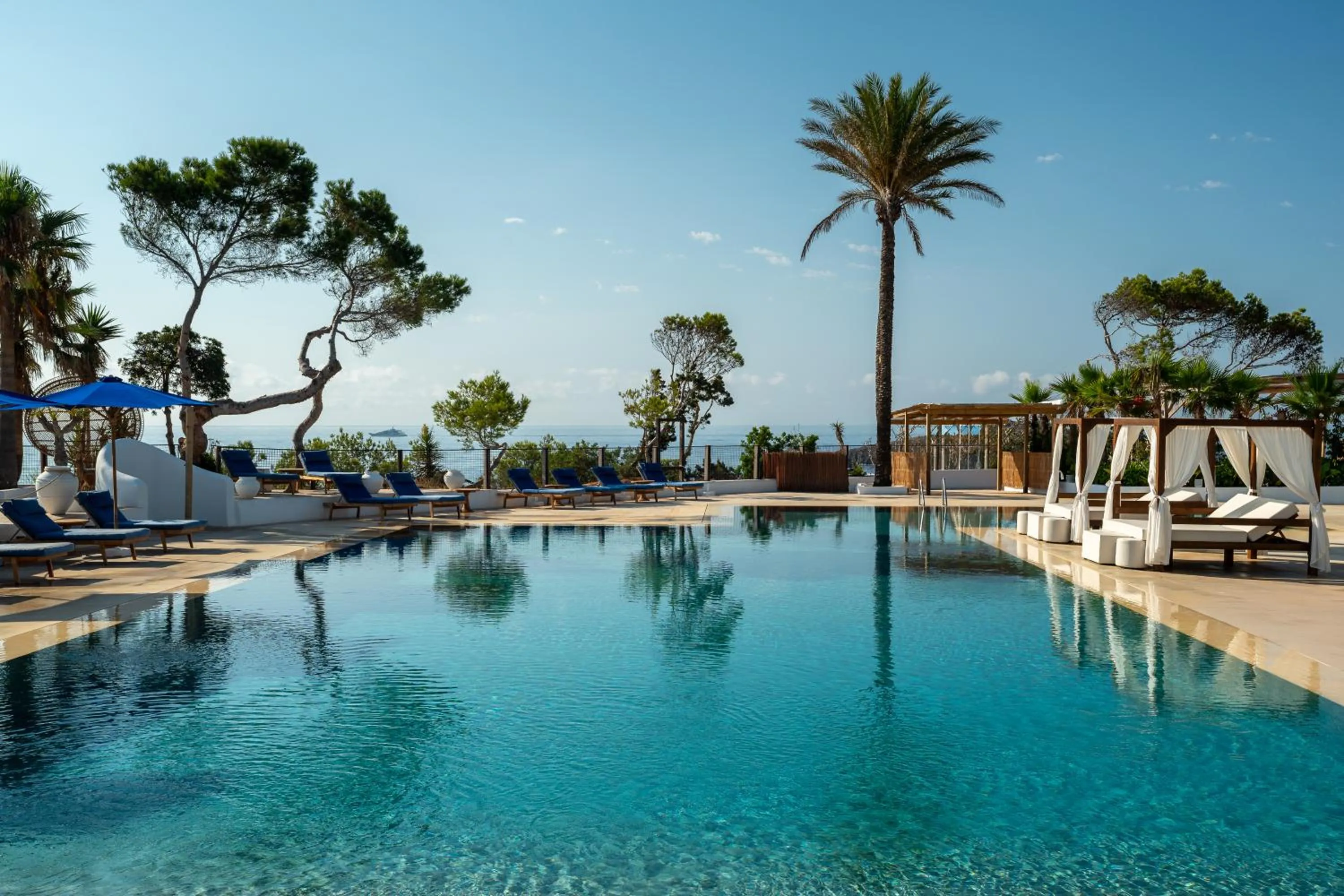 Swimming pool in FERGUS Style Punta Arabi