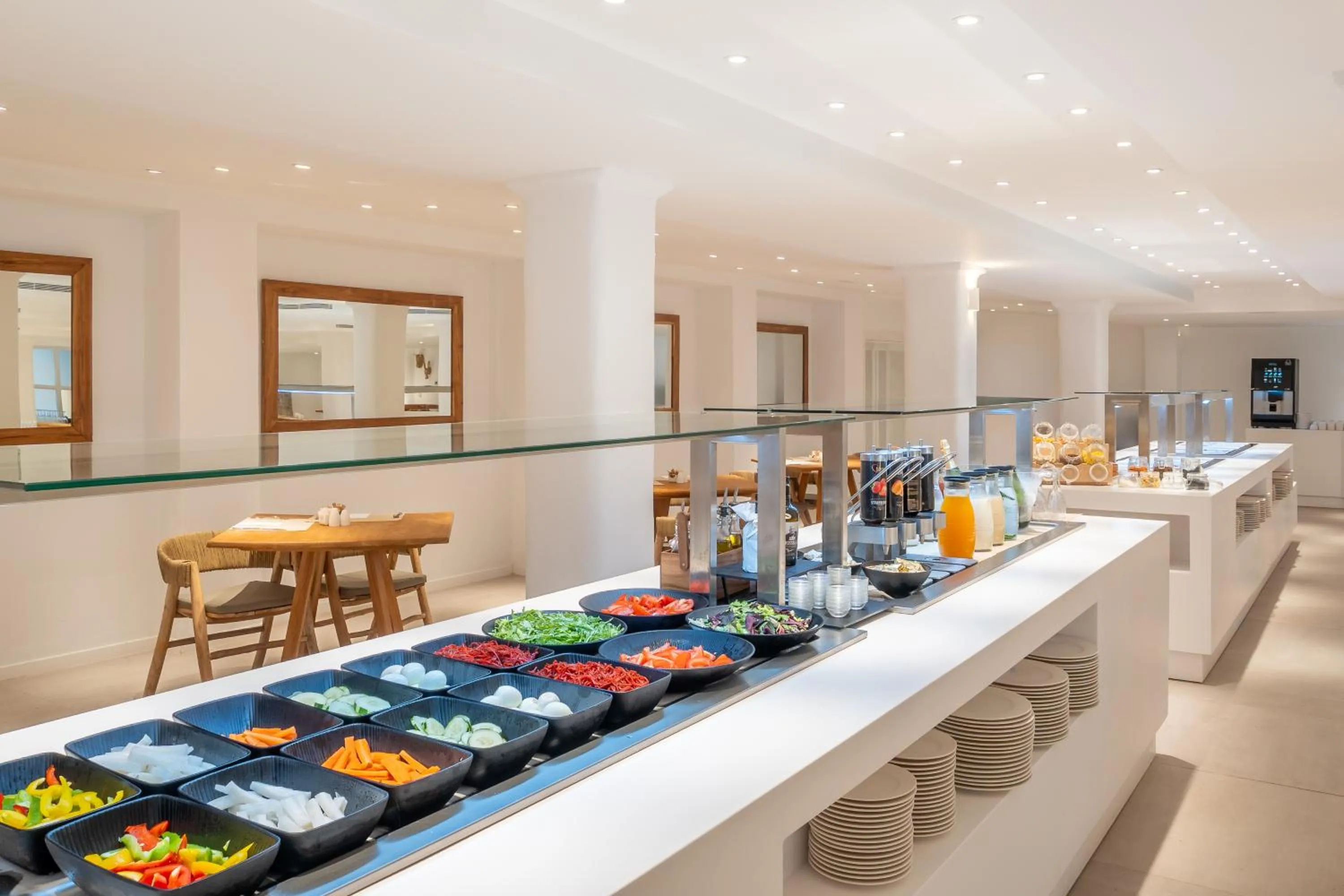 Buffet breakfast in FERGUS Style Punta Arabi