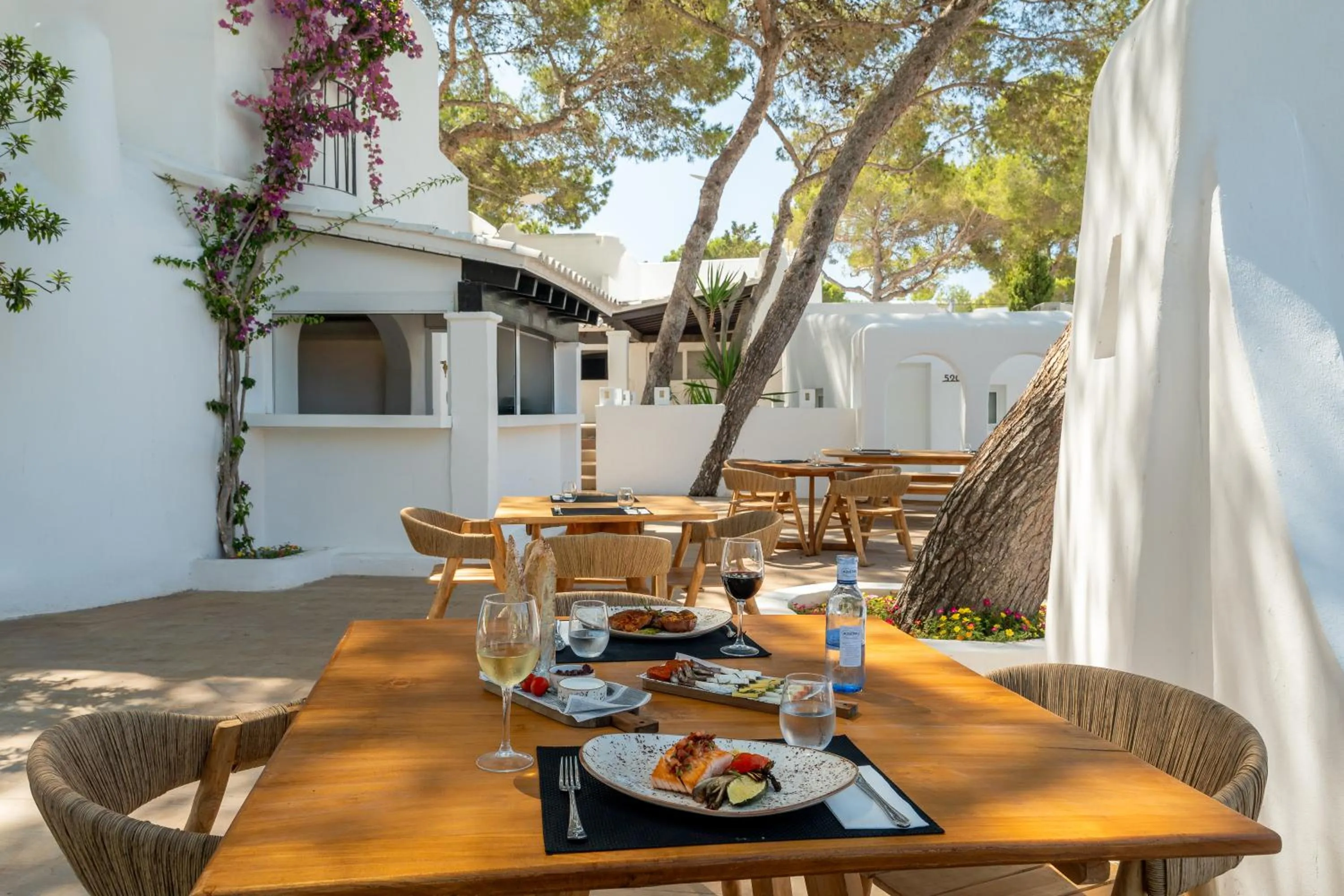 Property building in FERGUS Style Punta Arabi