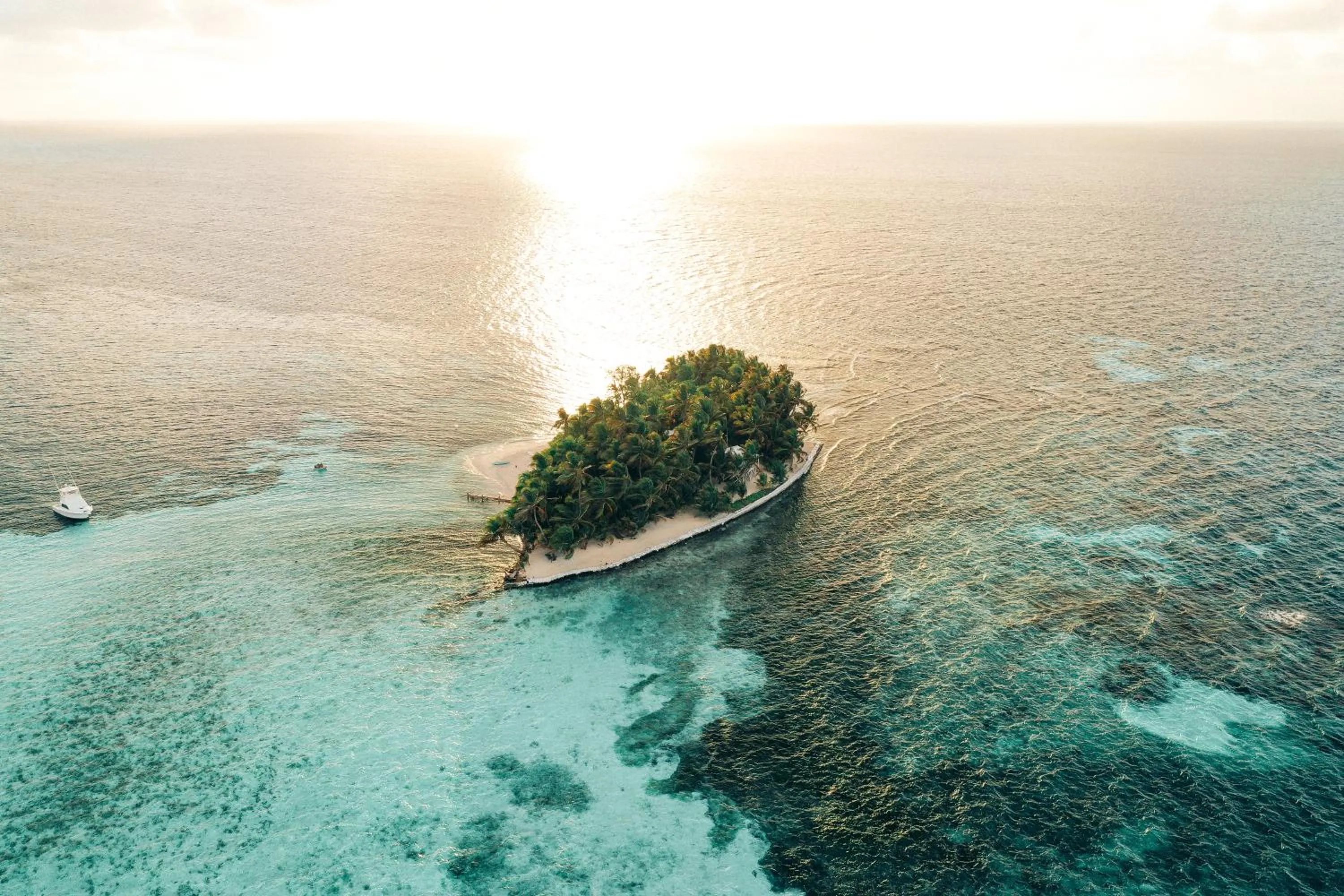 Natural landscape in Ranguana Caye Cabanas
