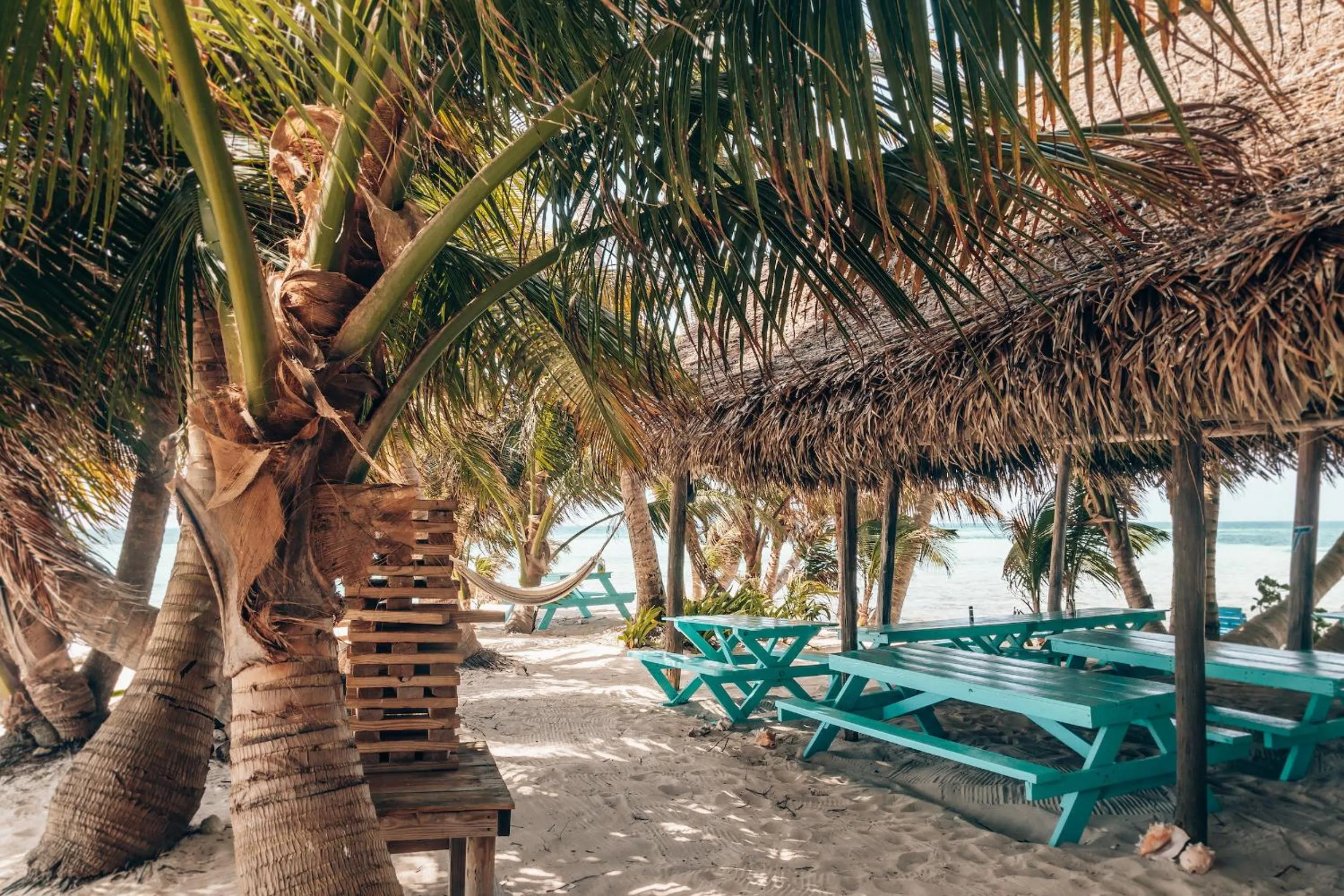 Beach in Ranguana Caye Cabanas