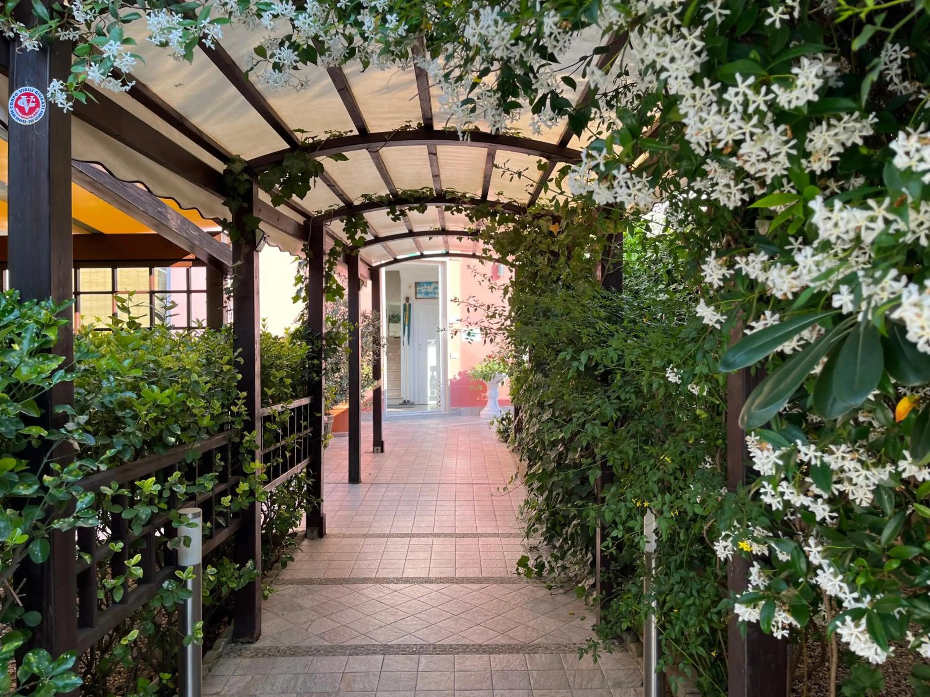 Facade/entrance in Hotel Ellymar