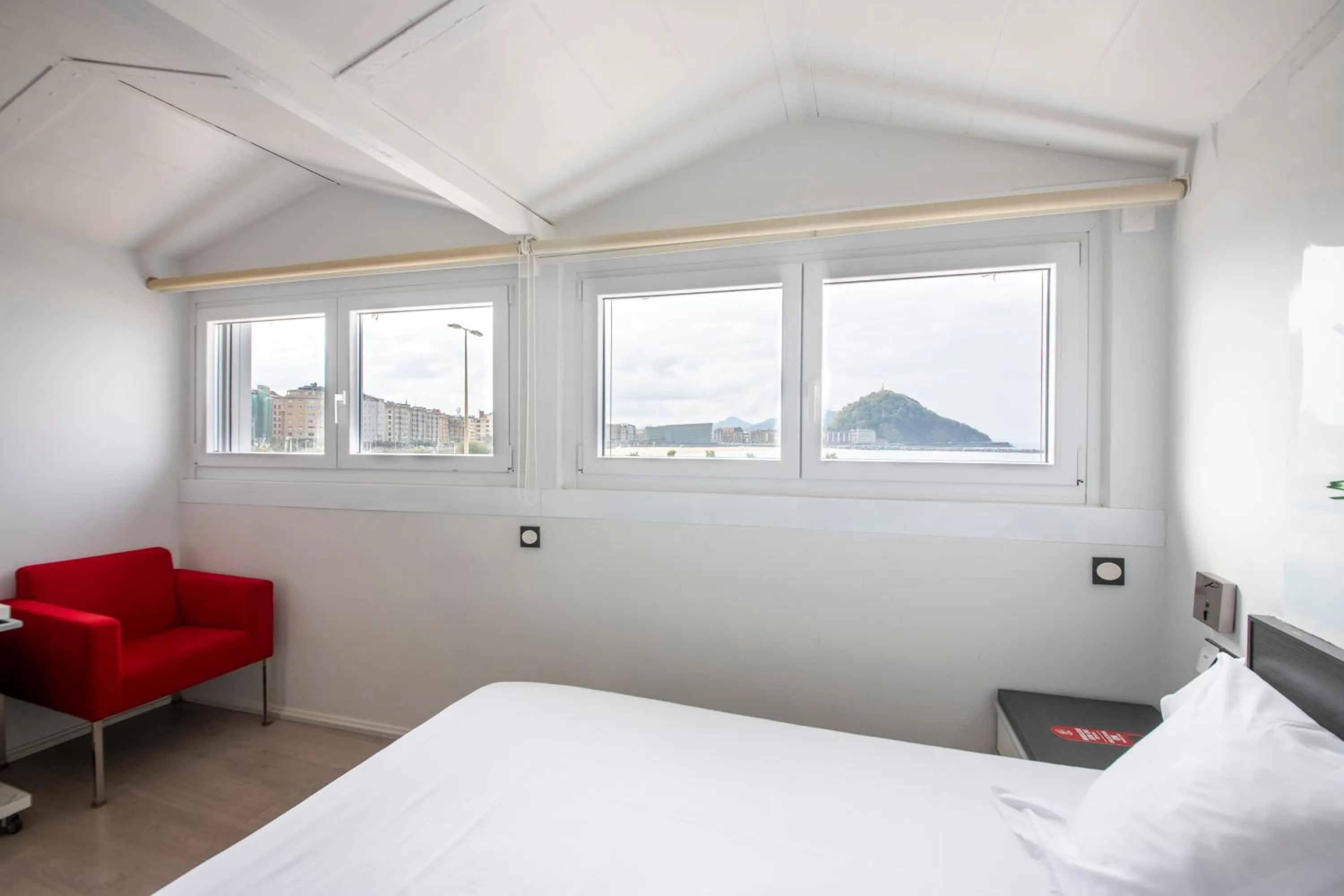 Bed in Hotel Punta Monpas