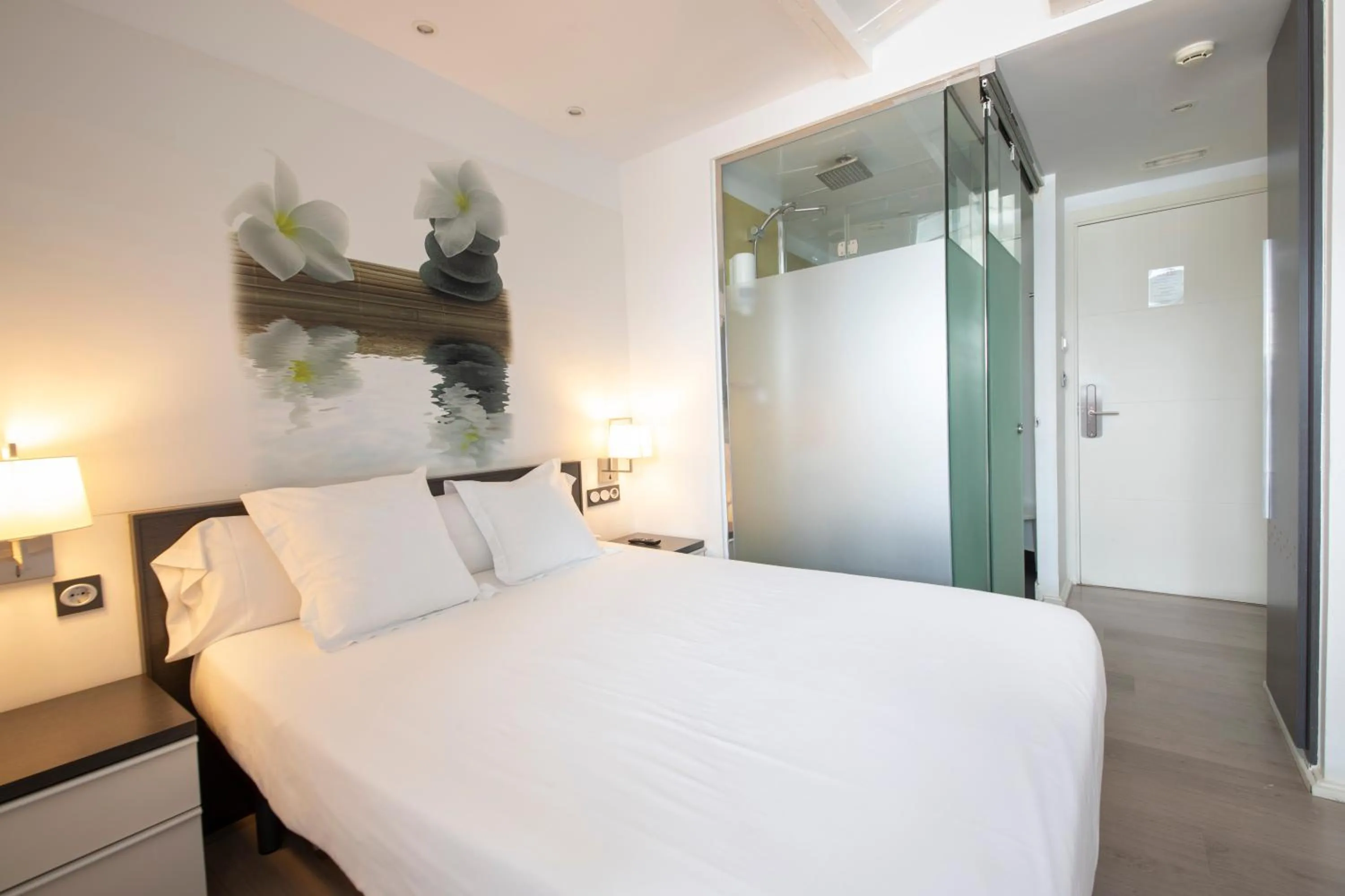 Bed in Hotel Punta Monpas