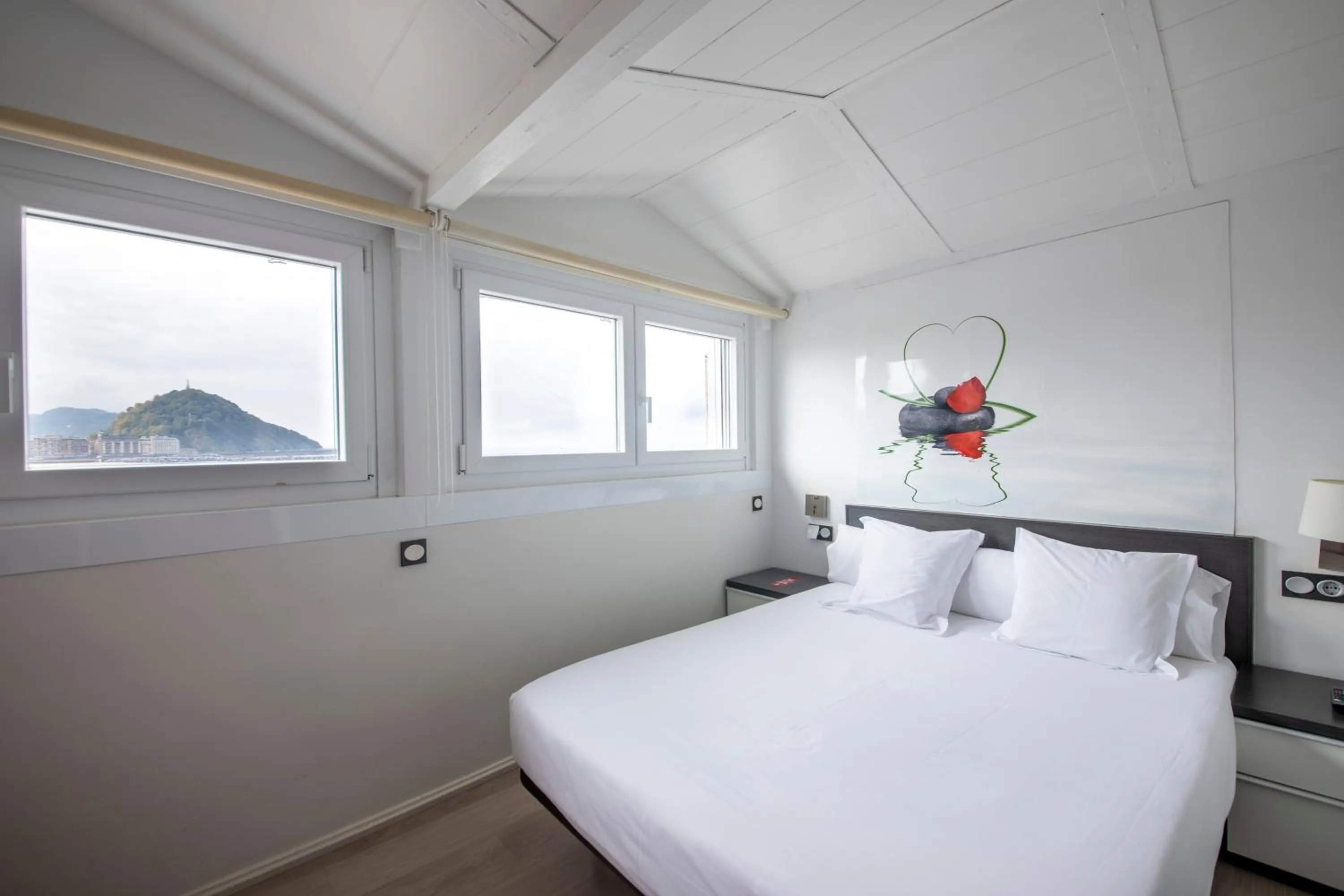 Bed in Hotel Punta Monpas