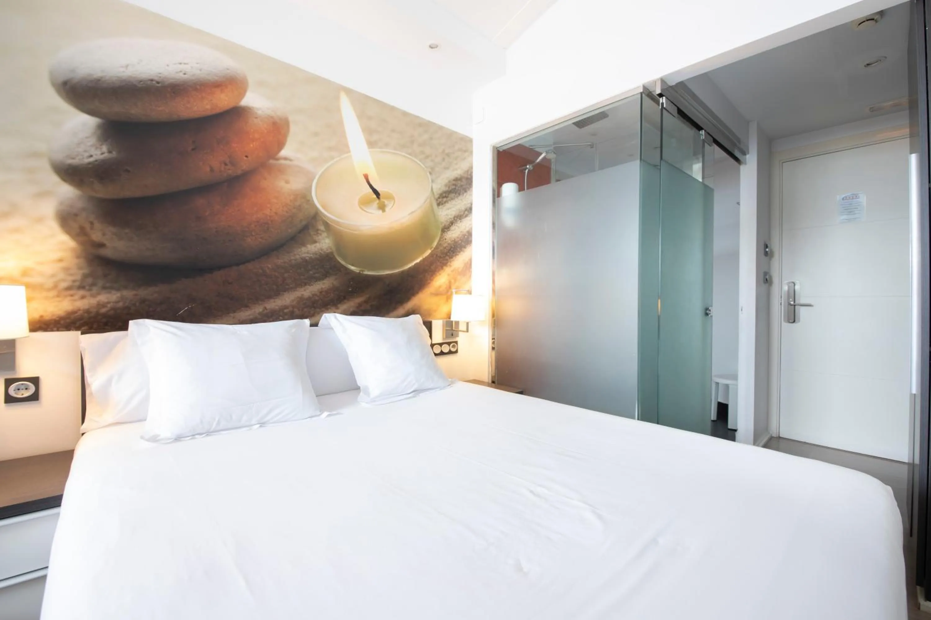 Bed in Hotel Punta Monpas