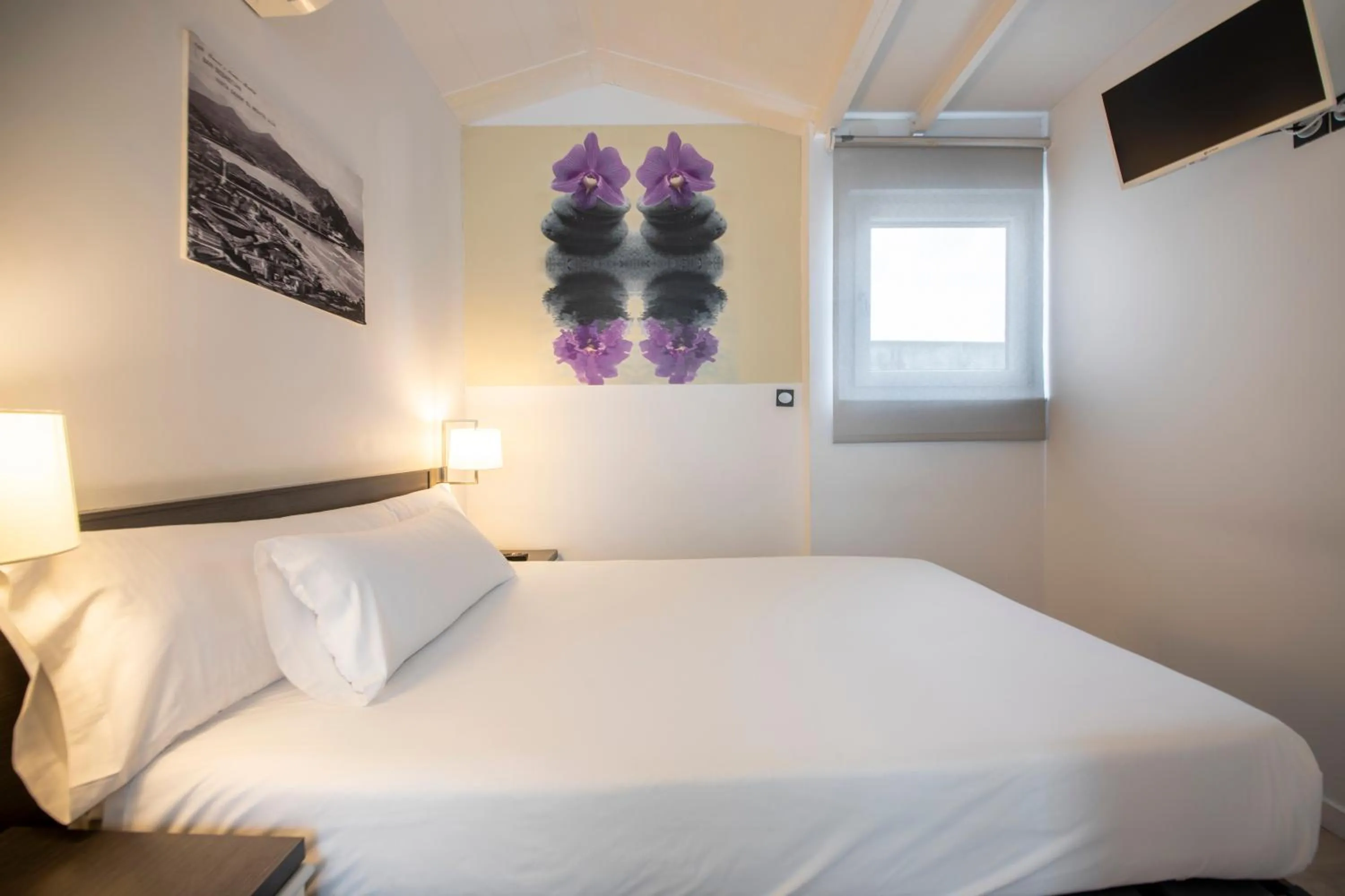 Bed in Hotel Punta Monpas