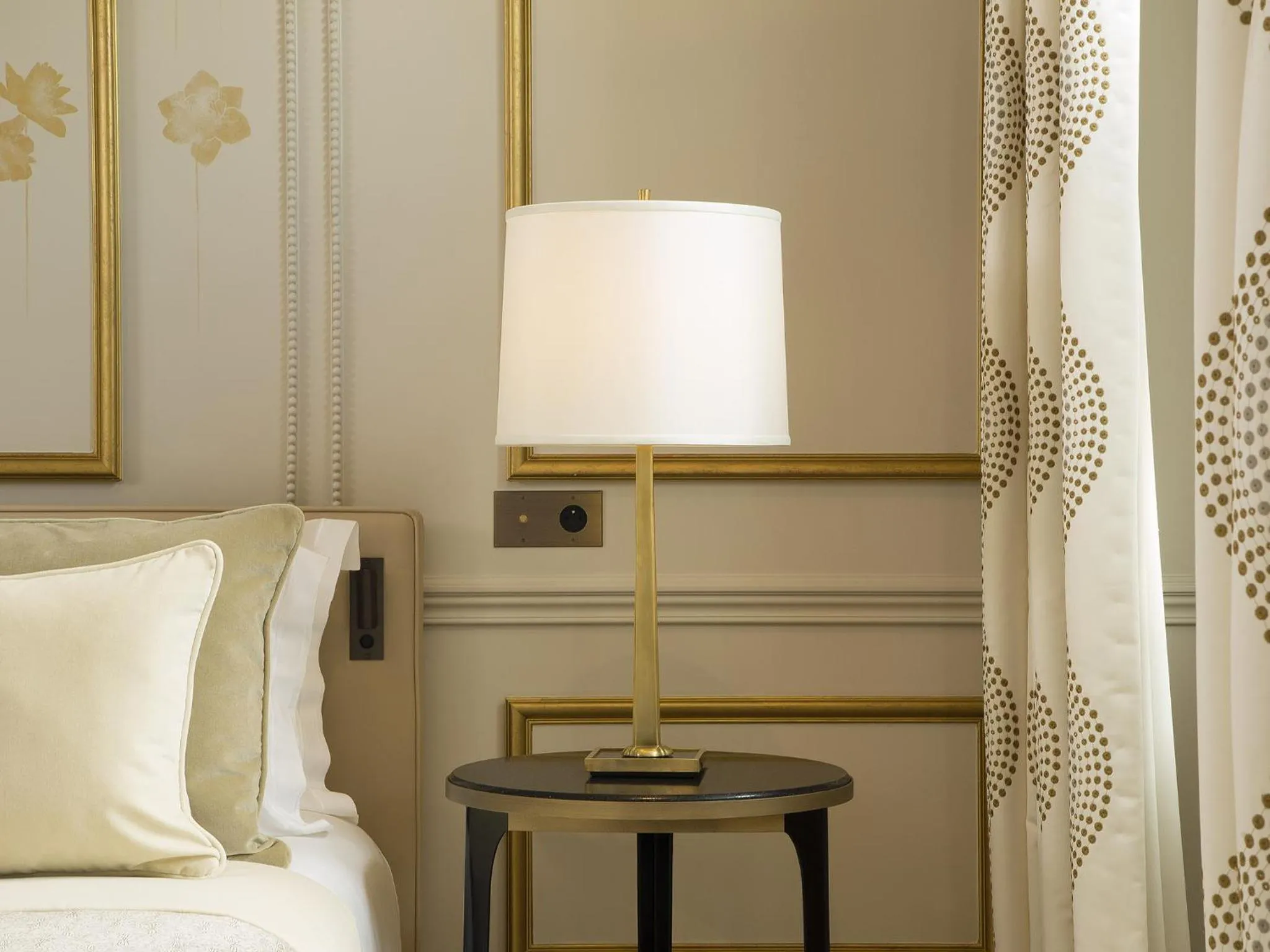 Bedroom in Le Narcisse Blanc