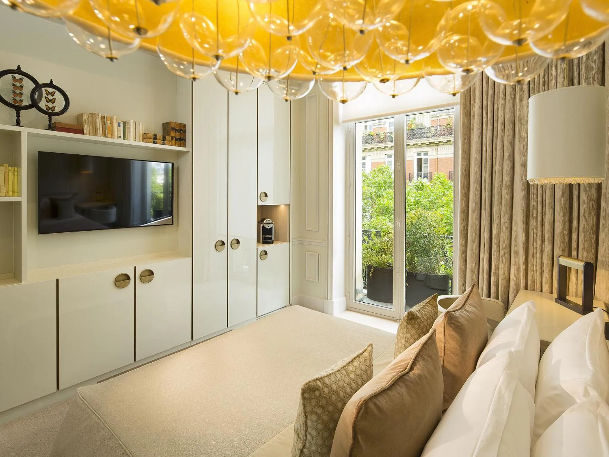 Bedroom, Bed in Le Narcisse Blanc