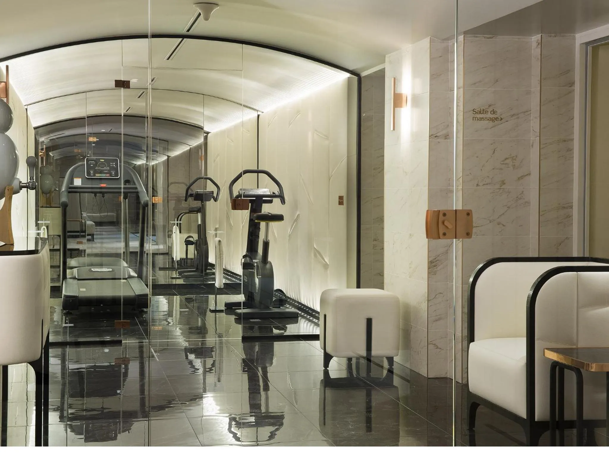 Fitness centre/facilities in Le Narcisse Blanc
