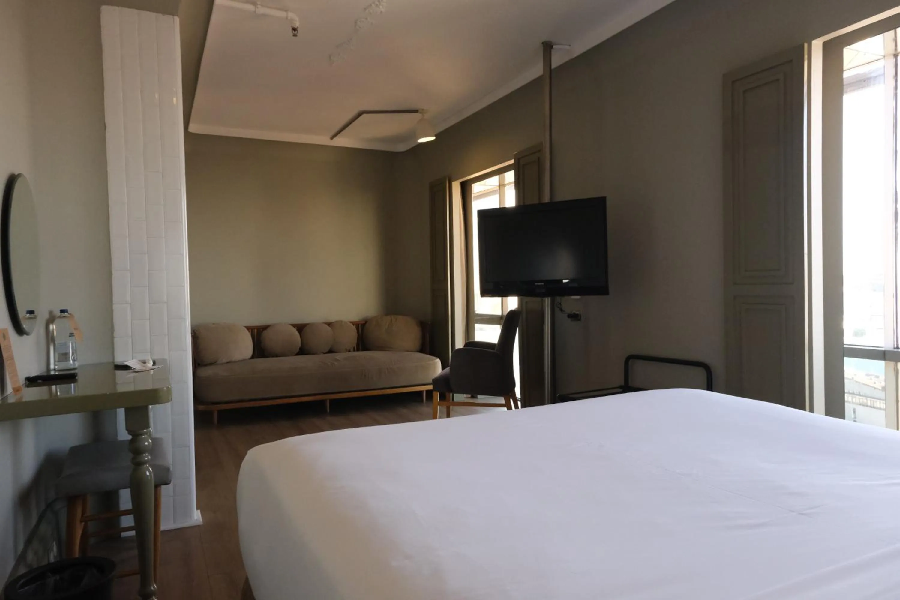 Photo of the whole room, Bed in The Cettia Istanbul