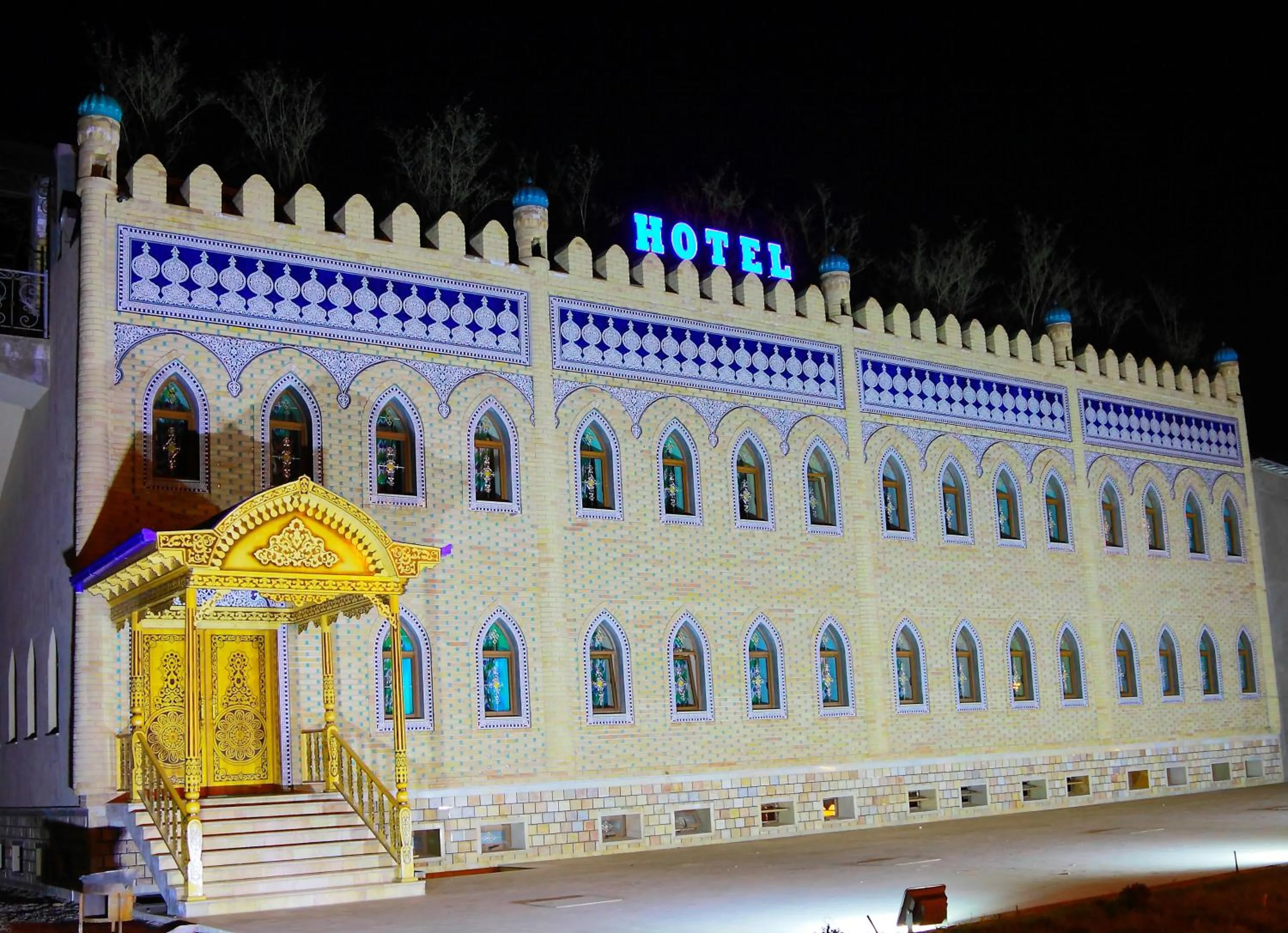 Facade/entrance in HON SAROY - immerse atmosphere in the epoch of the khans