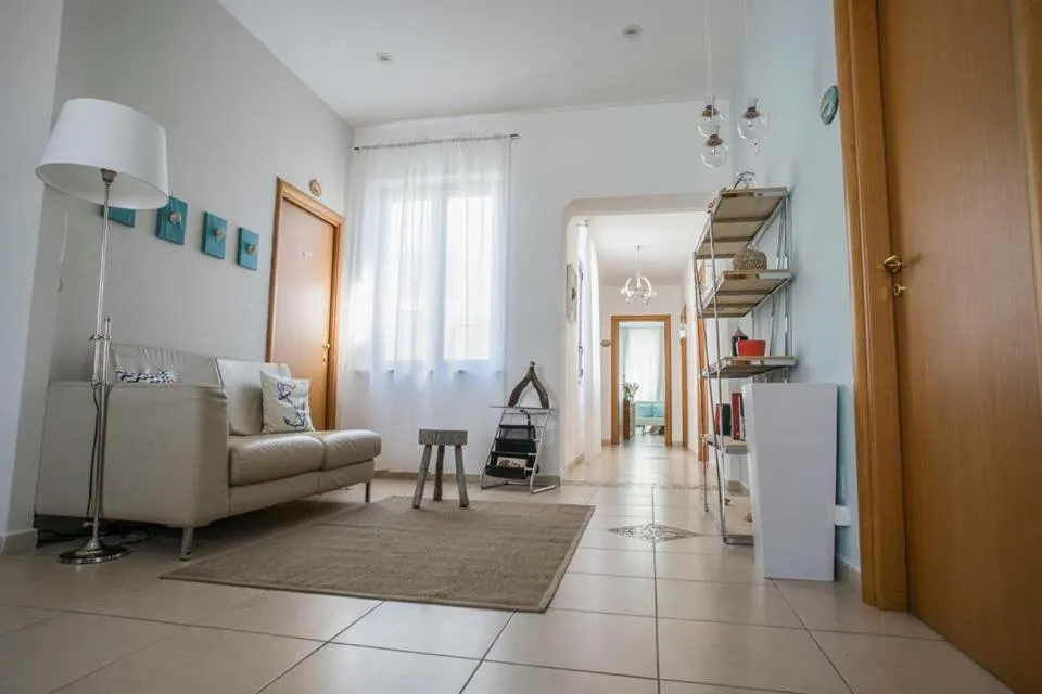 Decorative detail in L'Approdo