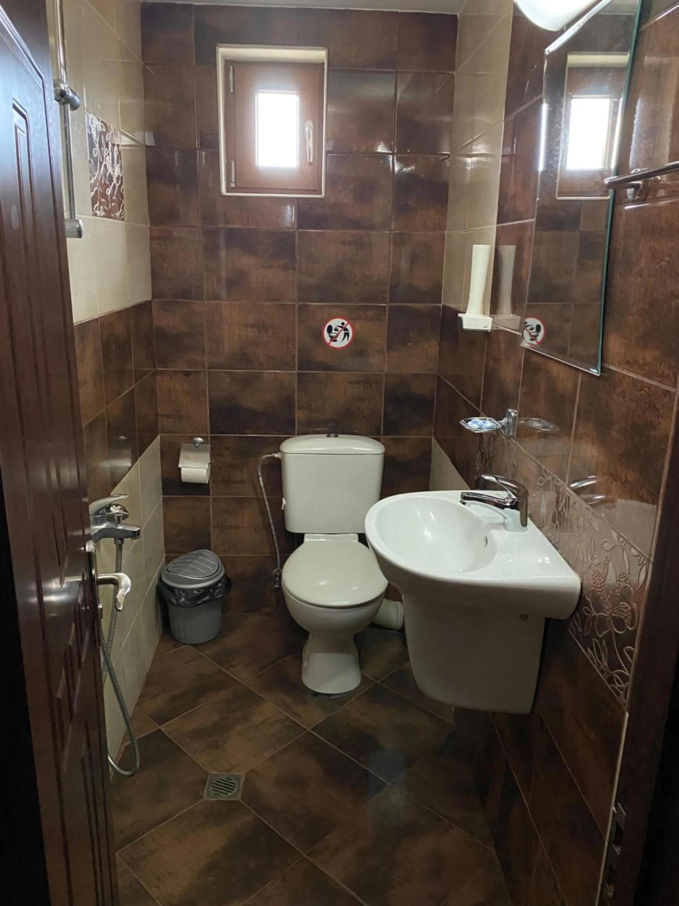 Economy Twin Room in Kot Garden Guest House