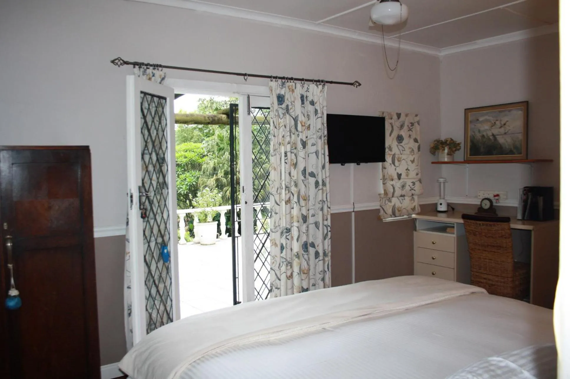 Bed in A Garden Suite B&B