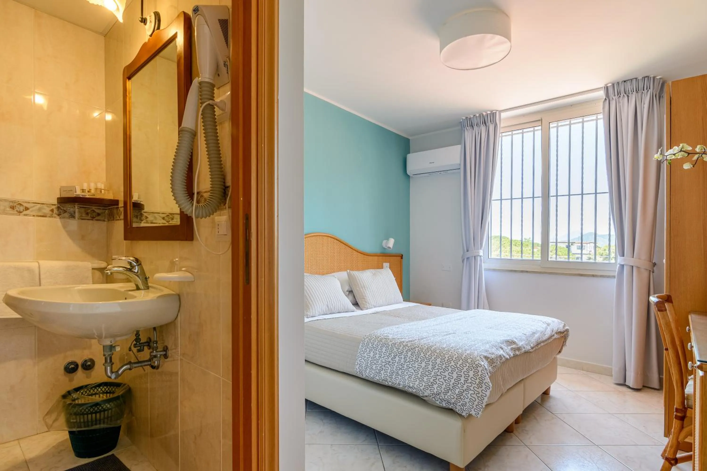 Photo of the whole room, Bed in Hotel Mandetta - Adults Only