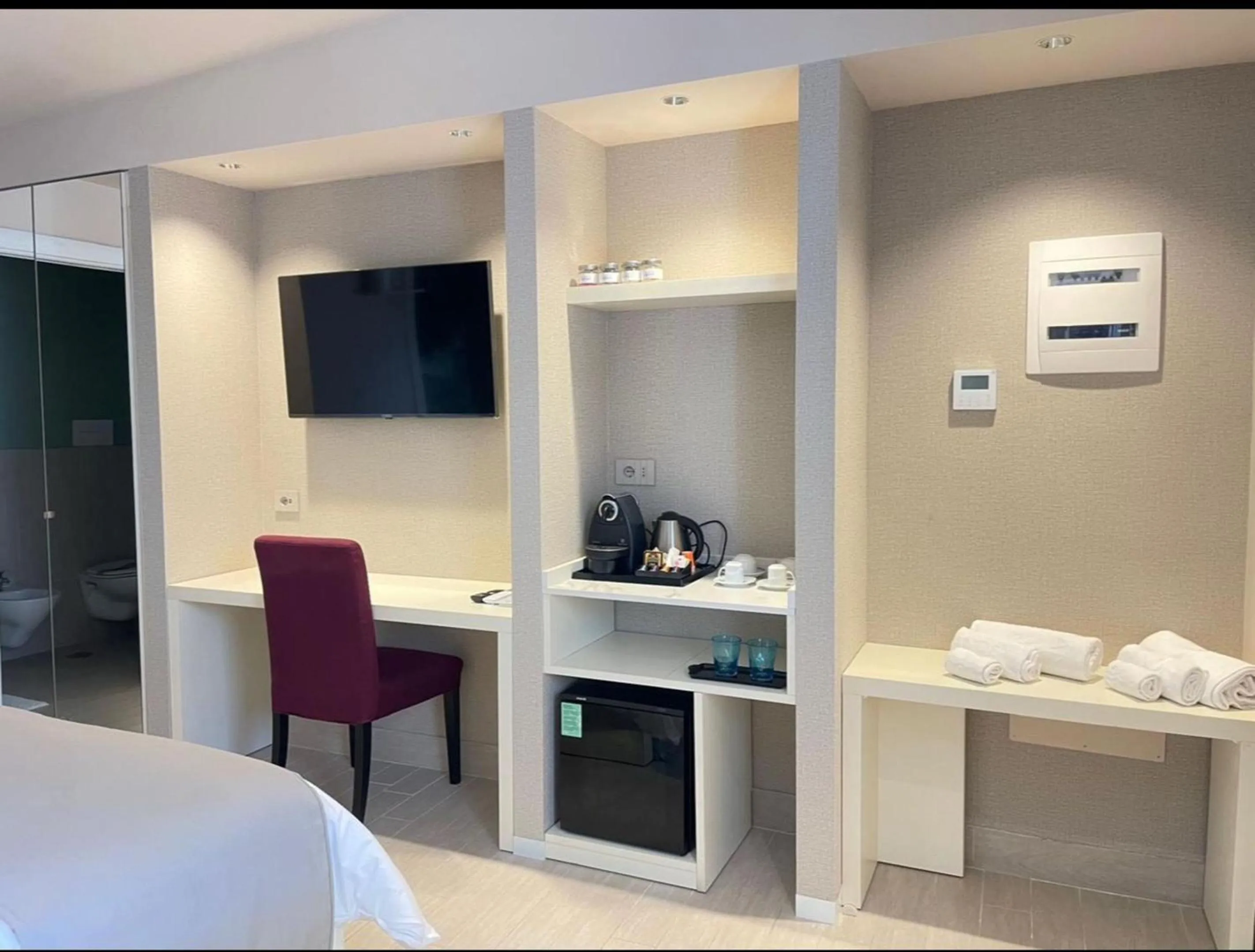 TV and multimedia, Bed in Hotel Mandetta - Adults Only