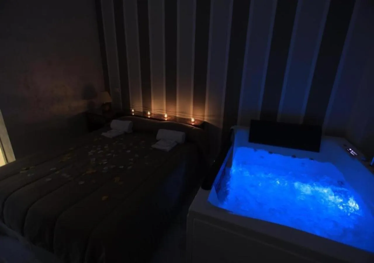 Hot Tub in Hotel Holiday