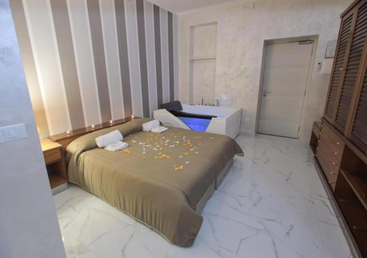 Photo of the whole room, Bed in Hotel Holiday