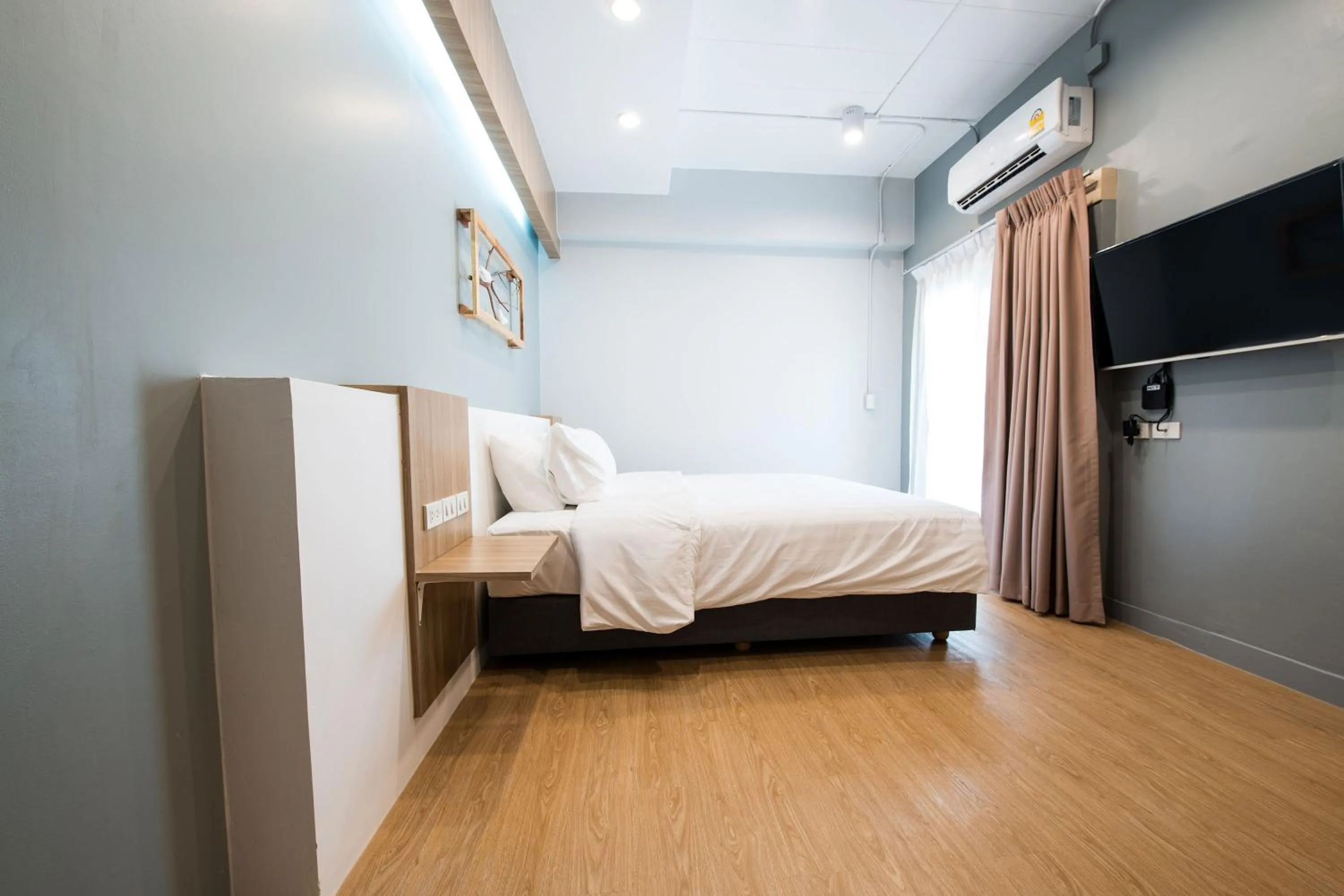 Photo of the whole room, Bed in Shade House - Bitec Bangna