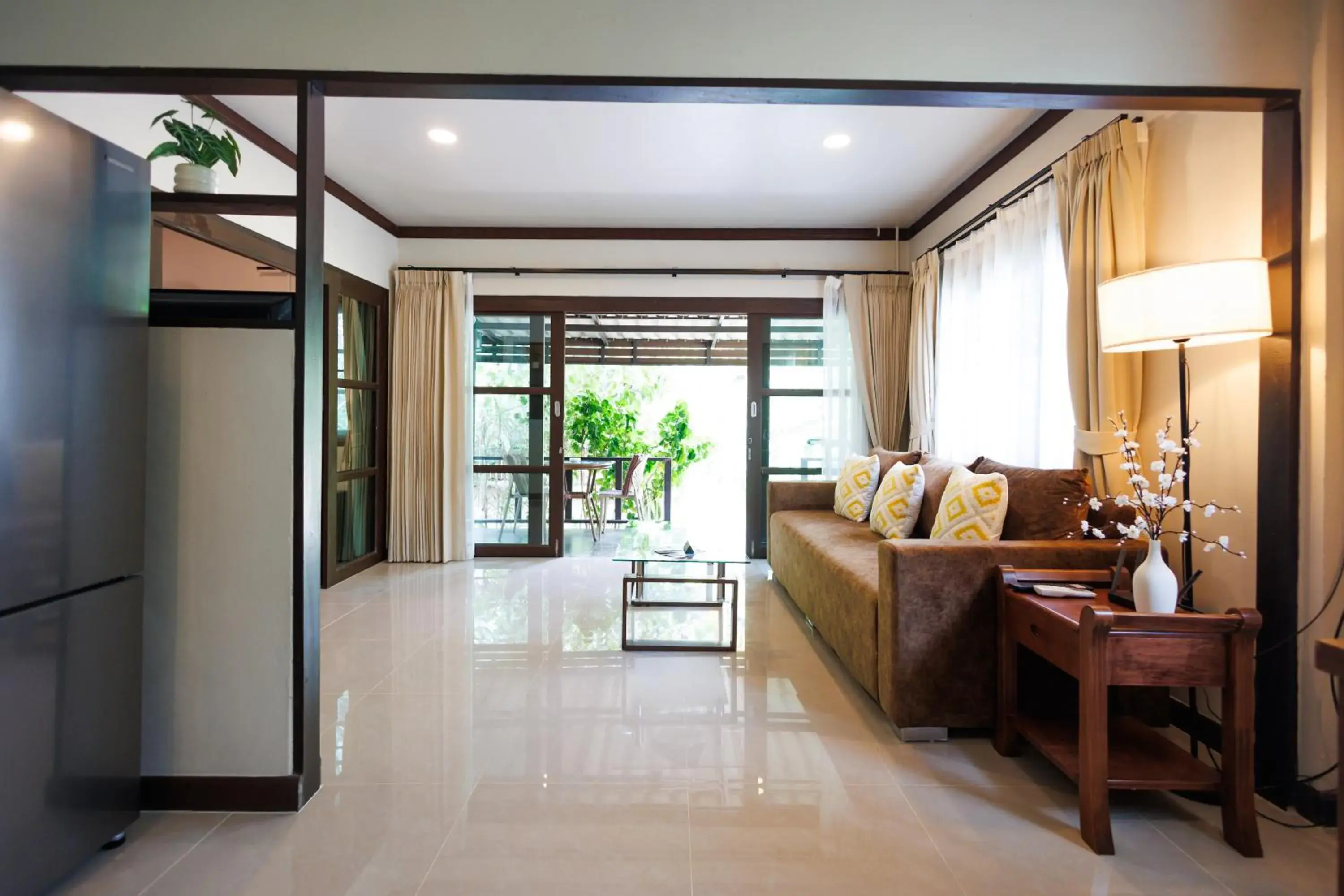 King Room with Garden View in Bang Po Hut King Room with Garden View in Bang Po Hut