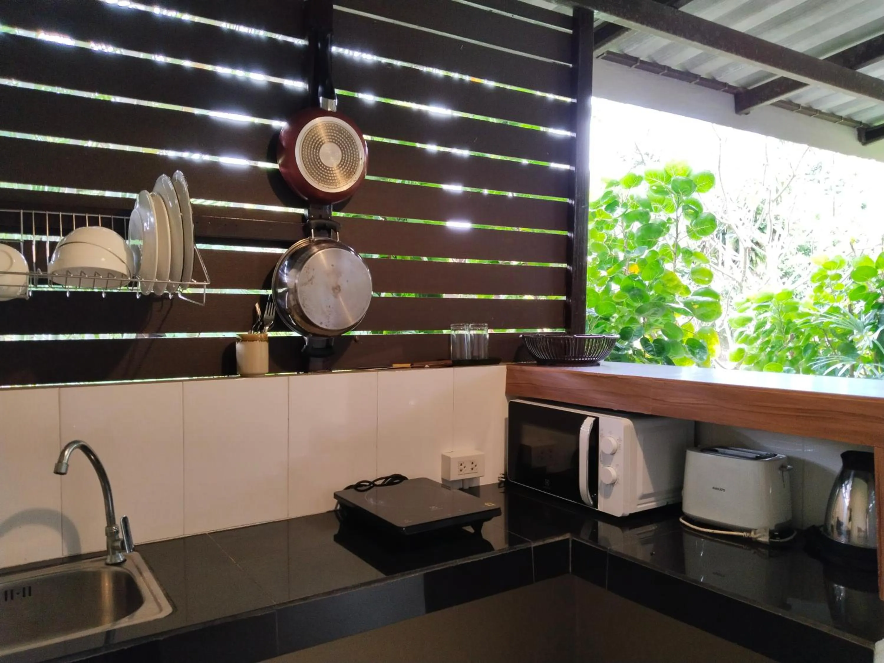 Kitchen or kitchenette in Bang Po Hut