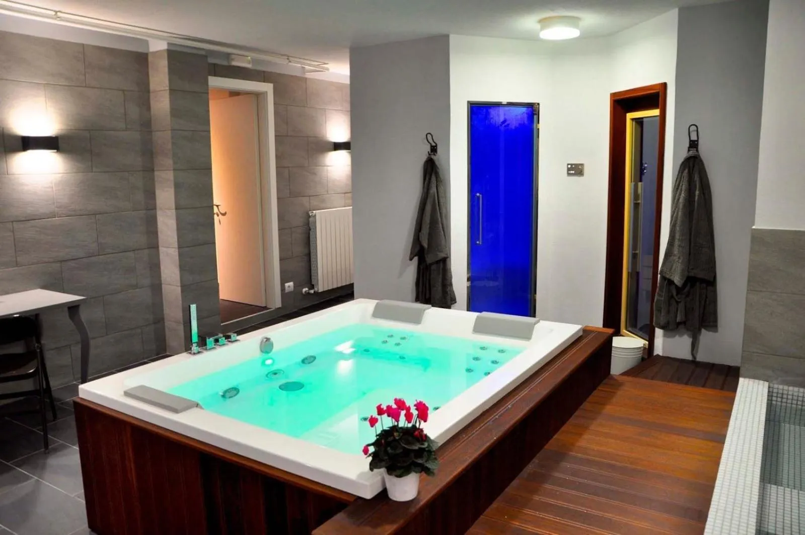 Hot Tub in L'Erbavoglio