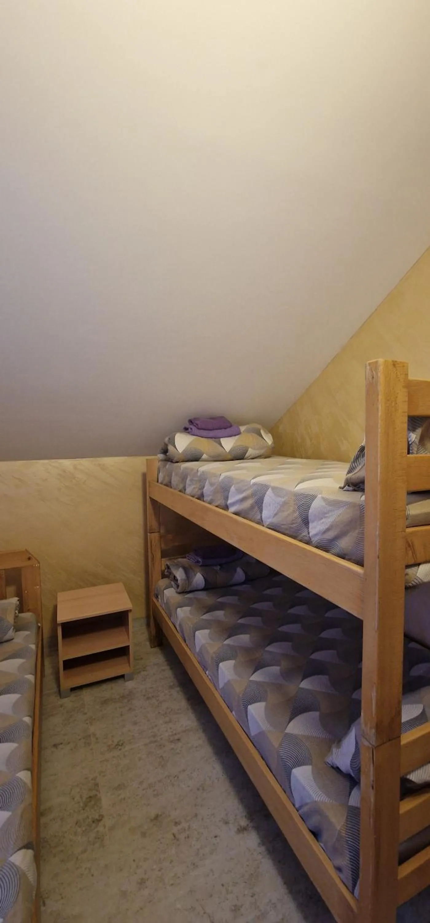 Bed in Rooms Green Set