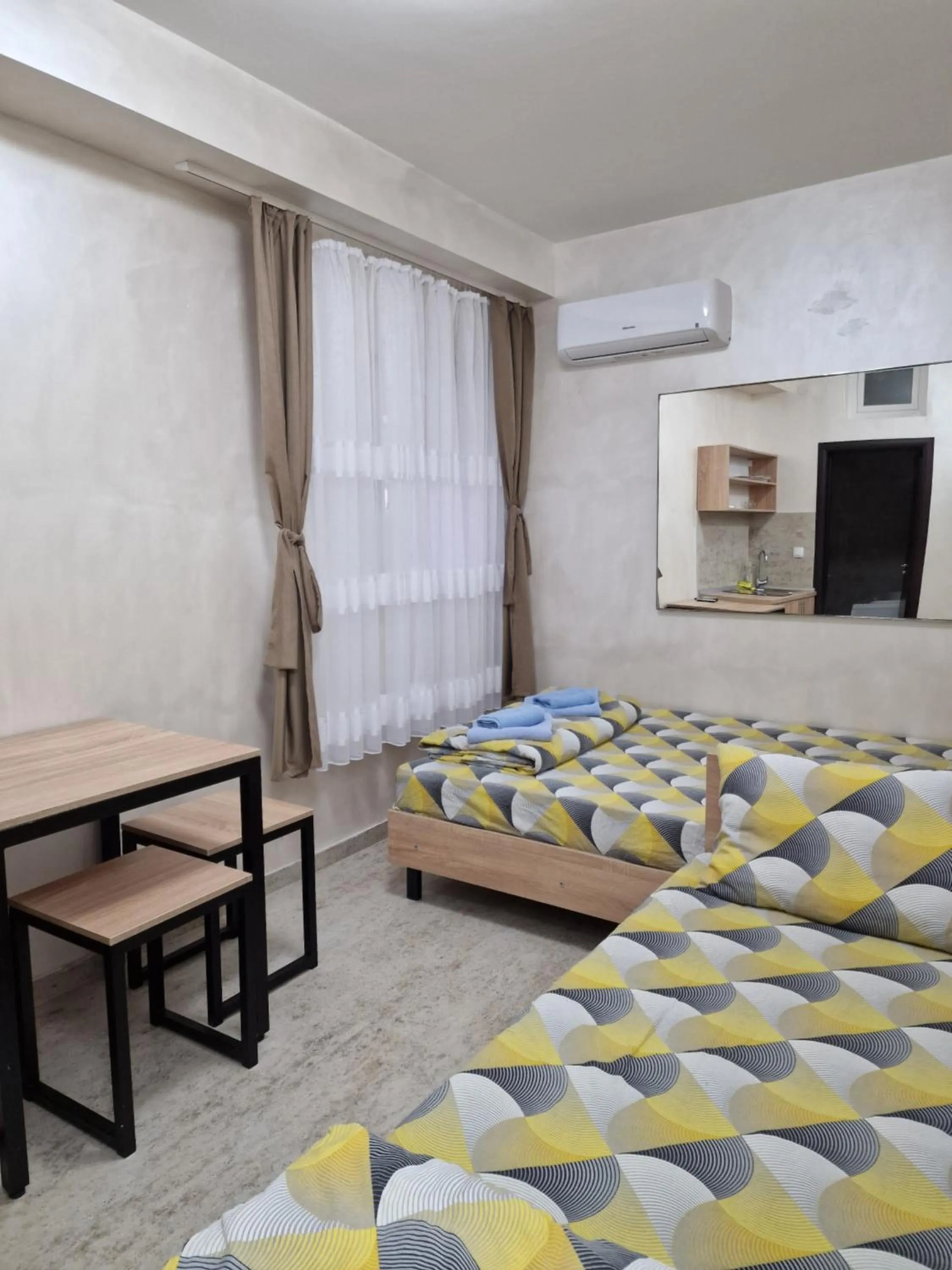 Bed in Rooms Green Set