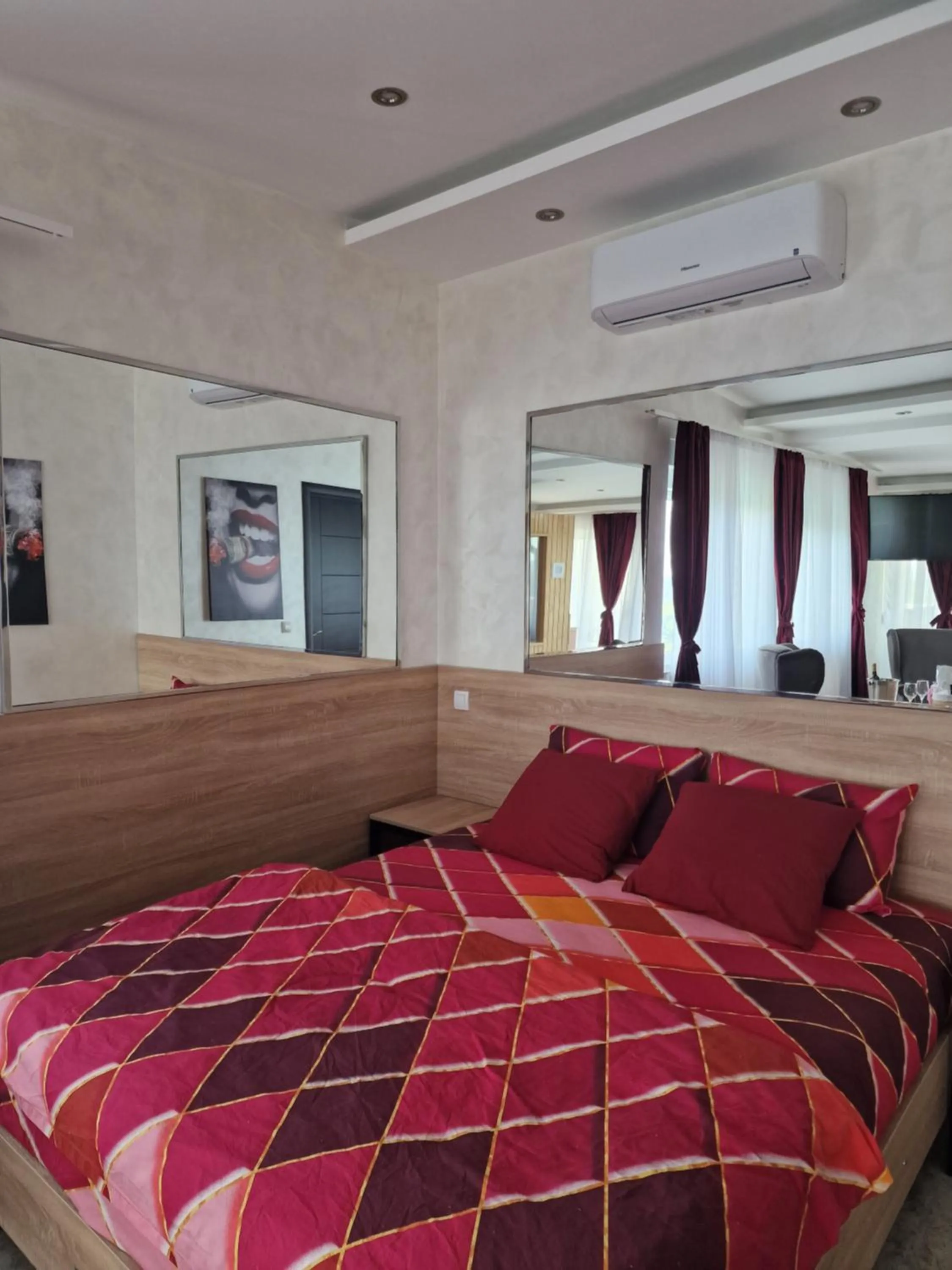 Bed in Rooms Green Set