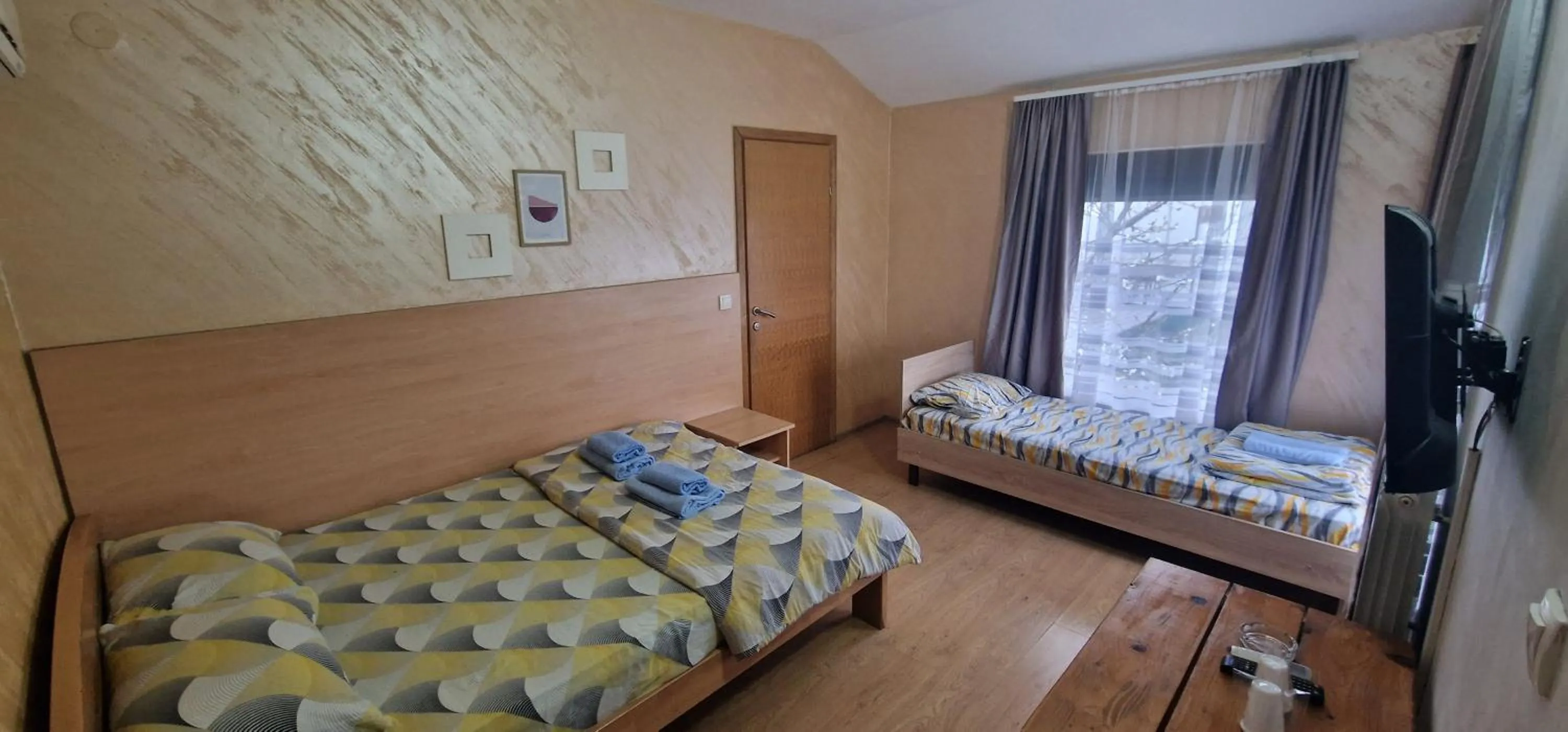 Bed in Rooms Green Set