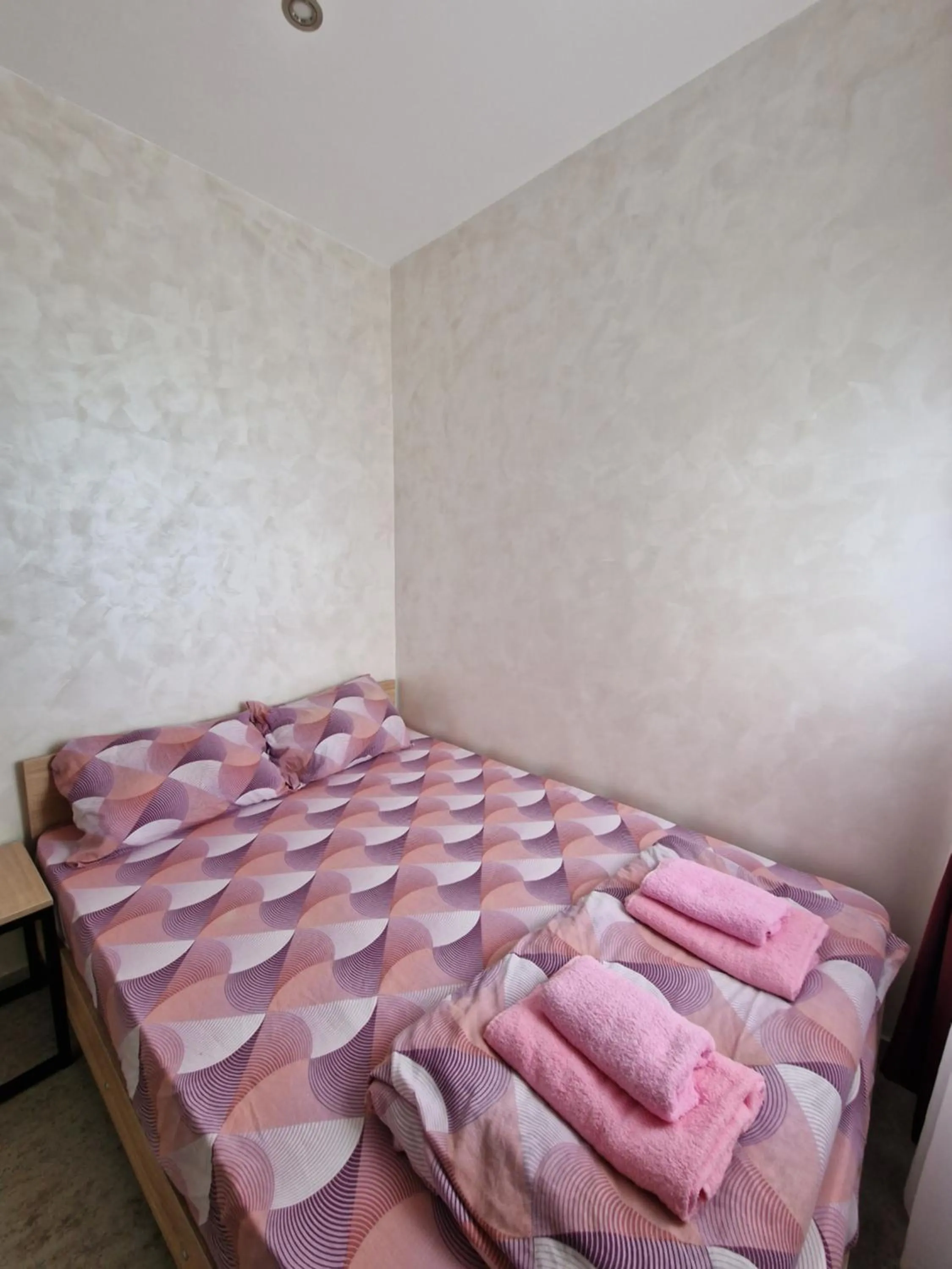 Bed in Rooms Green Set