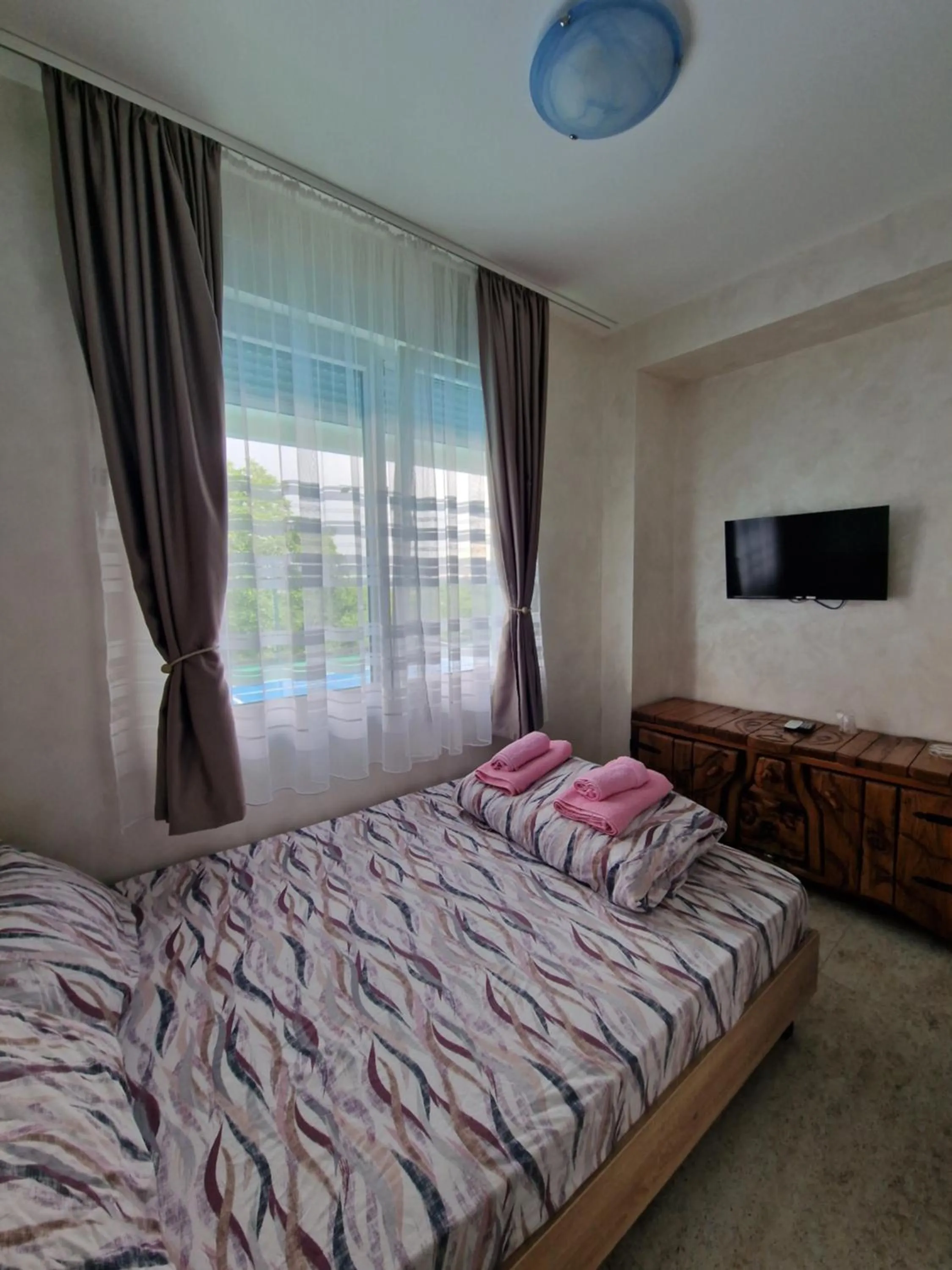 Bed in Rooms Green Set