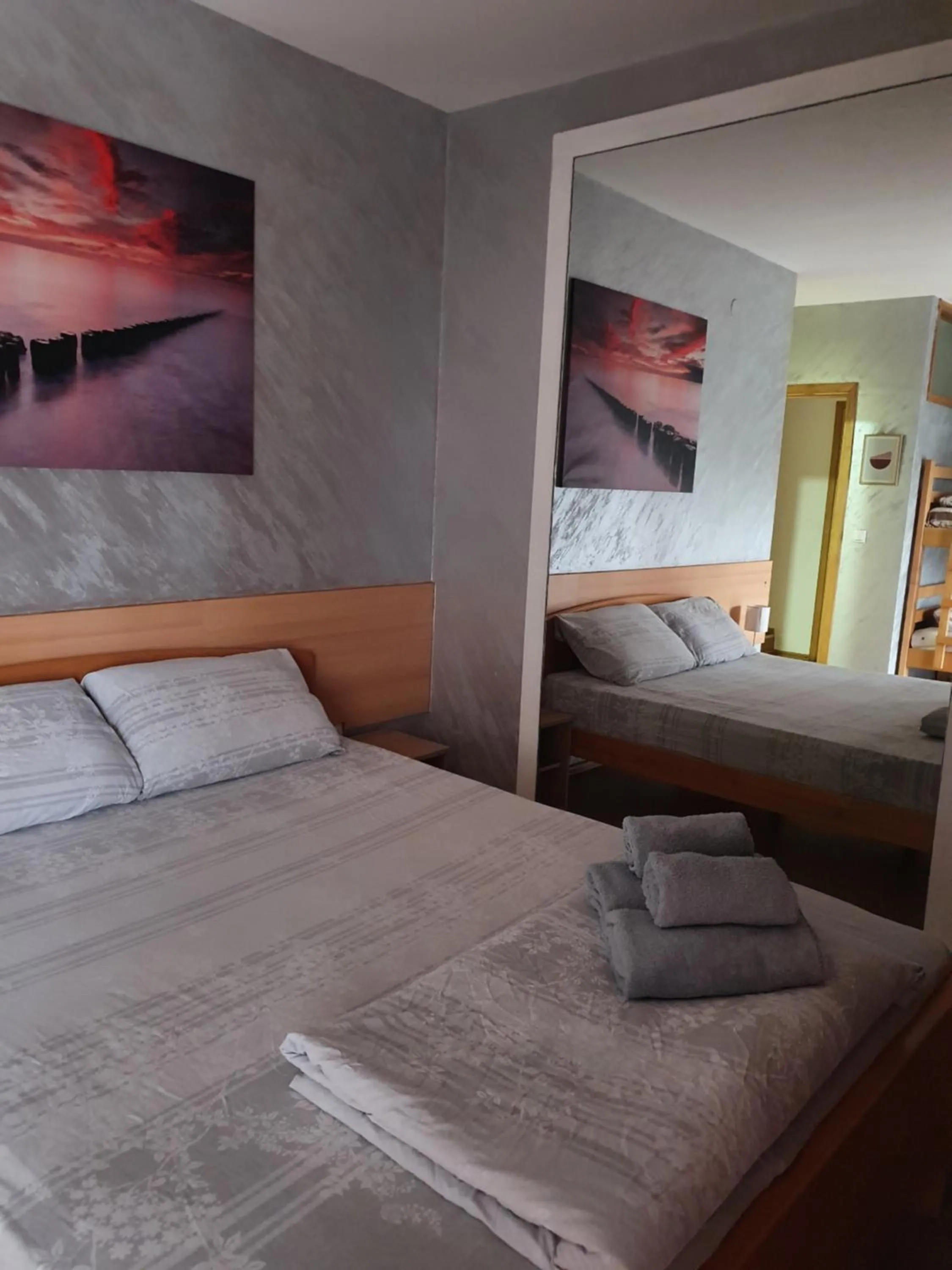 Bed in Rooms Green Set