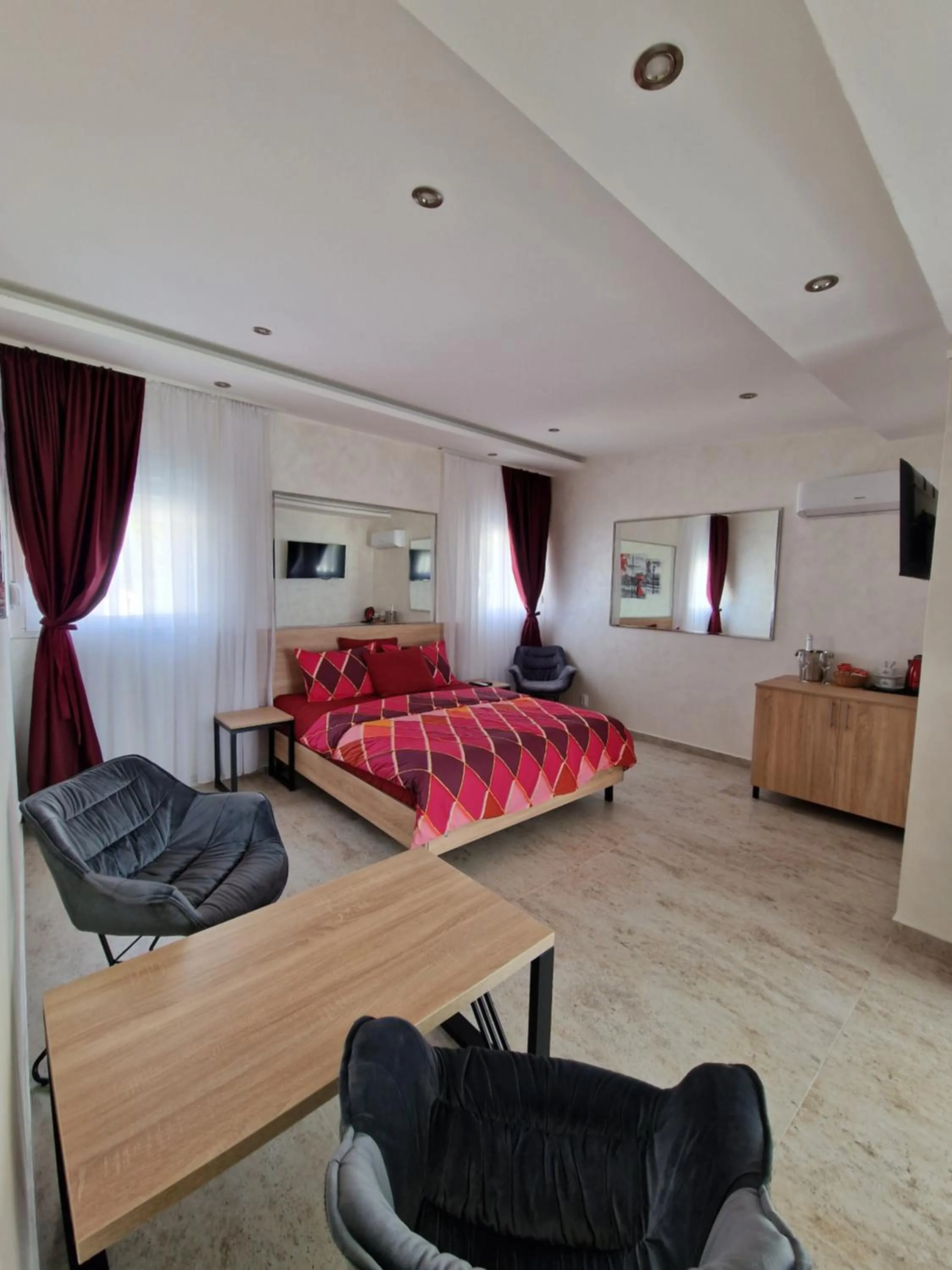 Bed in Rooms Green Set