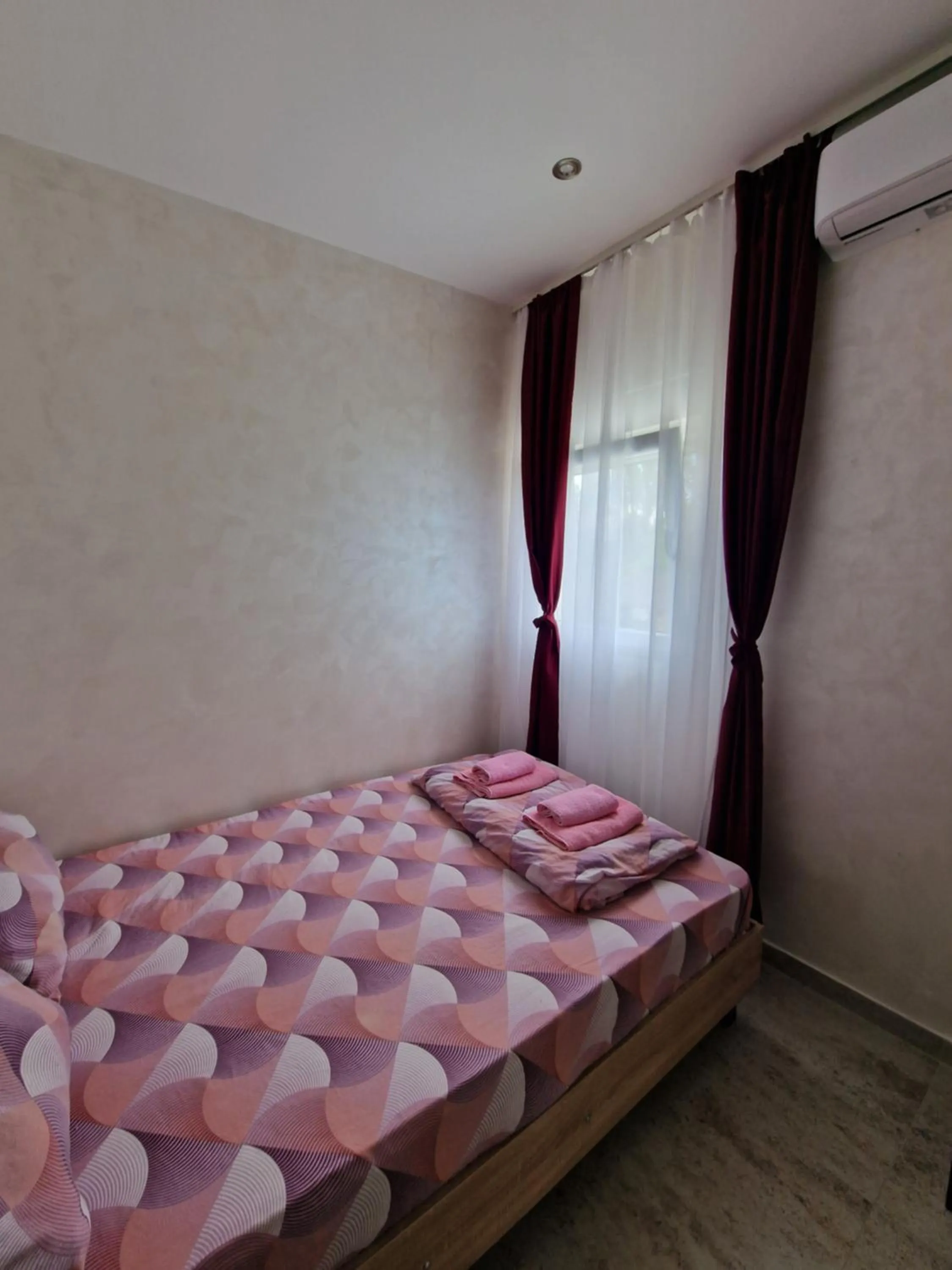 Bed in Rooms Green Set