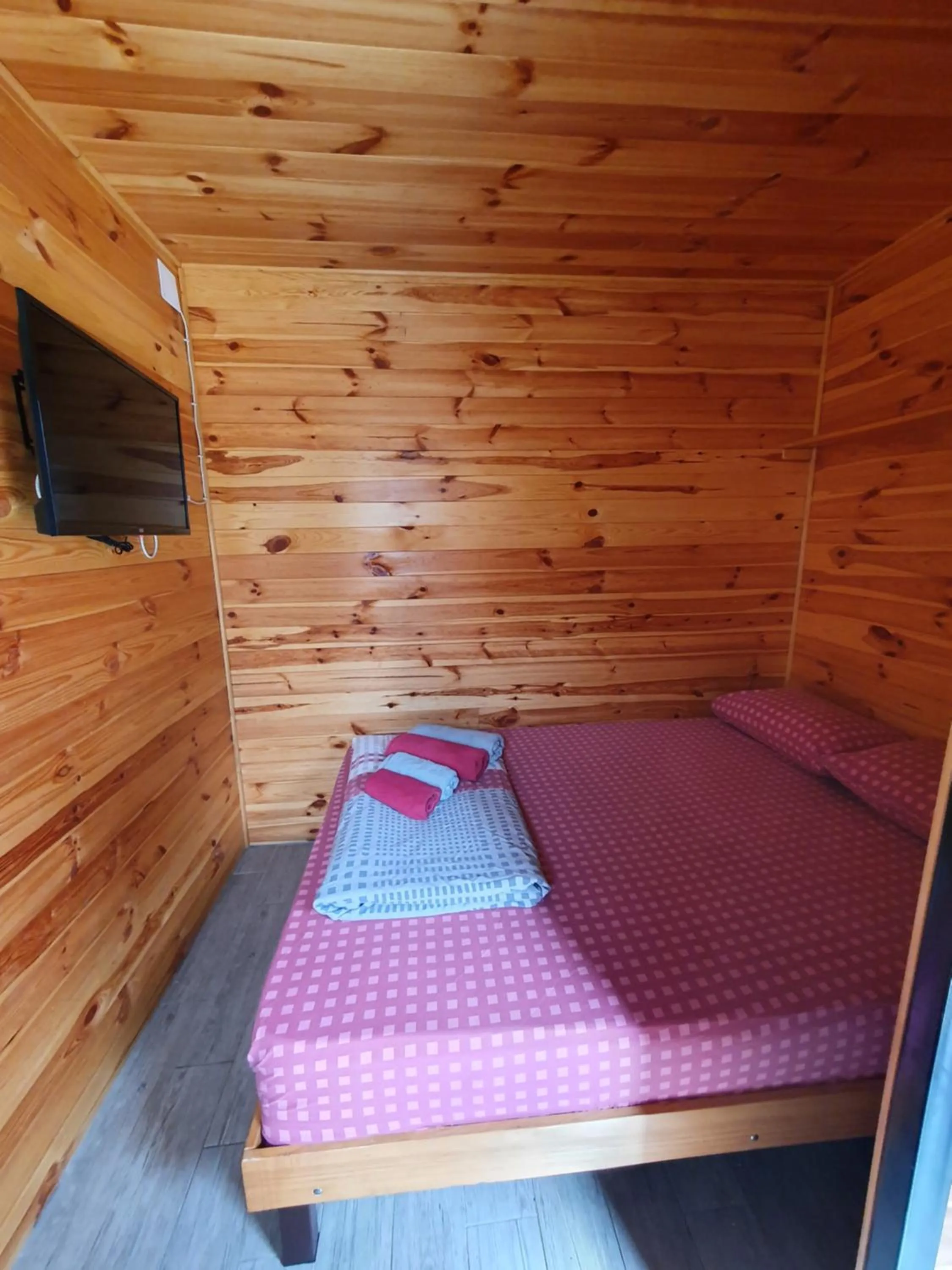 Bed in Rooms Green Set