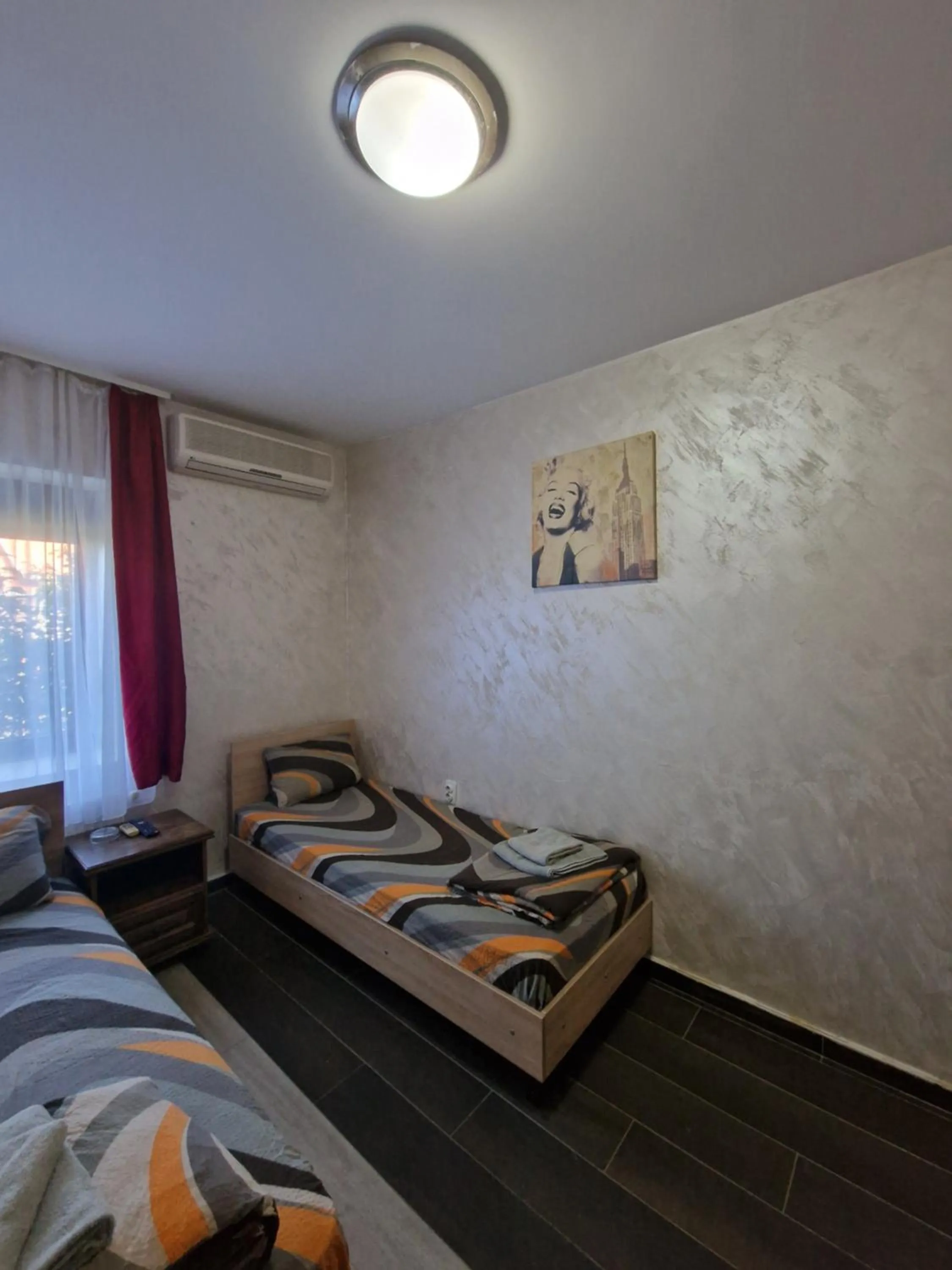 Bed in Rooms Green Set