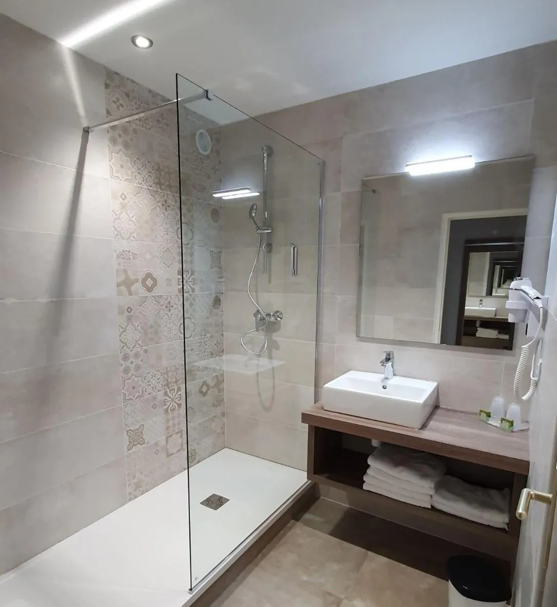 Bathroom in Logis Hotel Restaurant de l'Abbaye