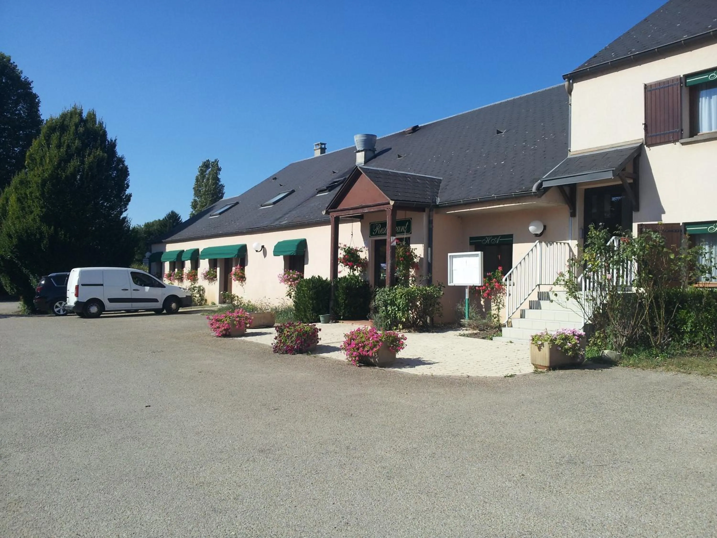 Property building in Logis Hotel Restaurant de l'Abbaye