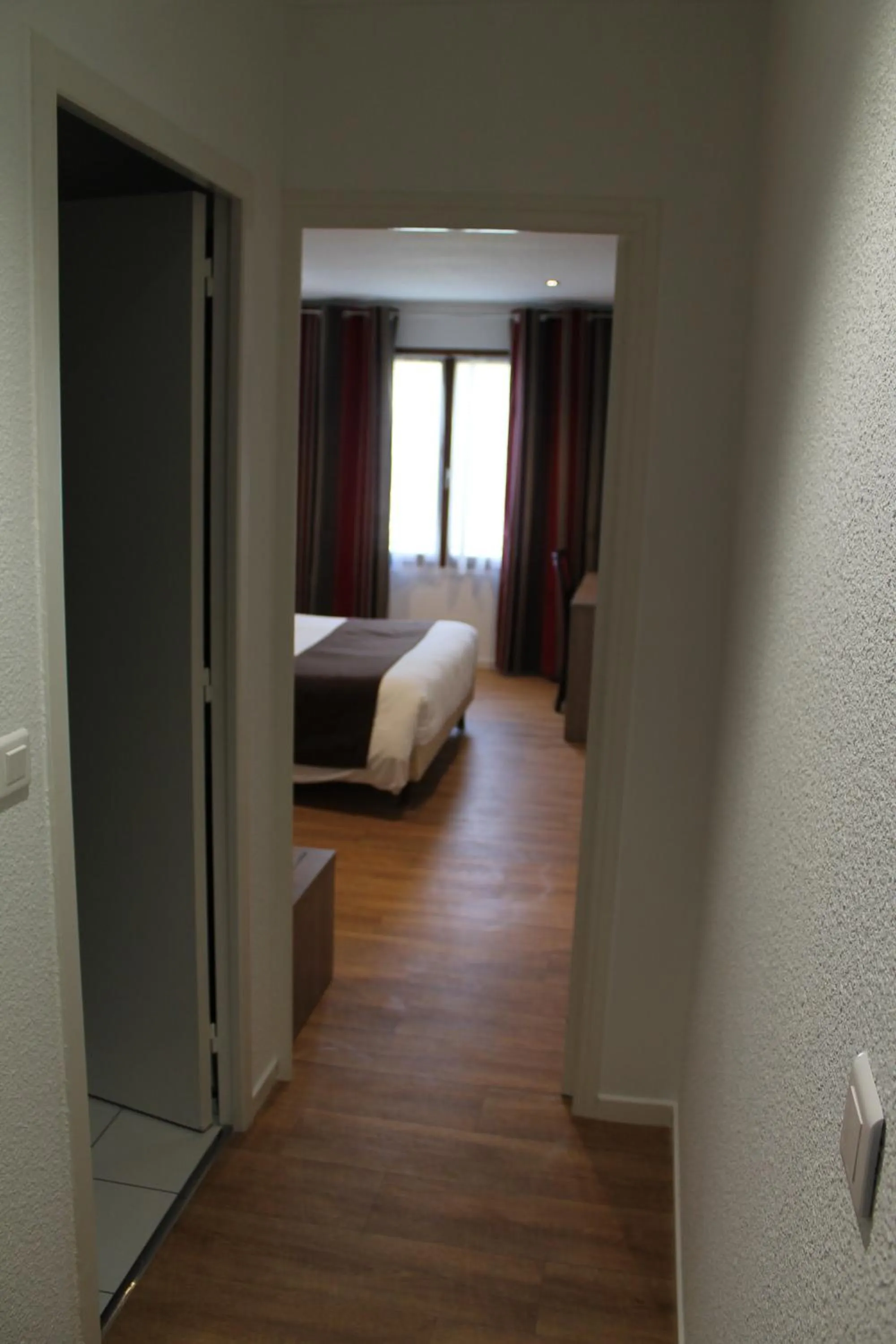 Bedroom, Bed in Logis Hotel Restaurant de l'Abbaye