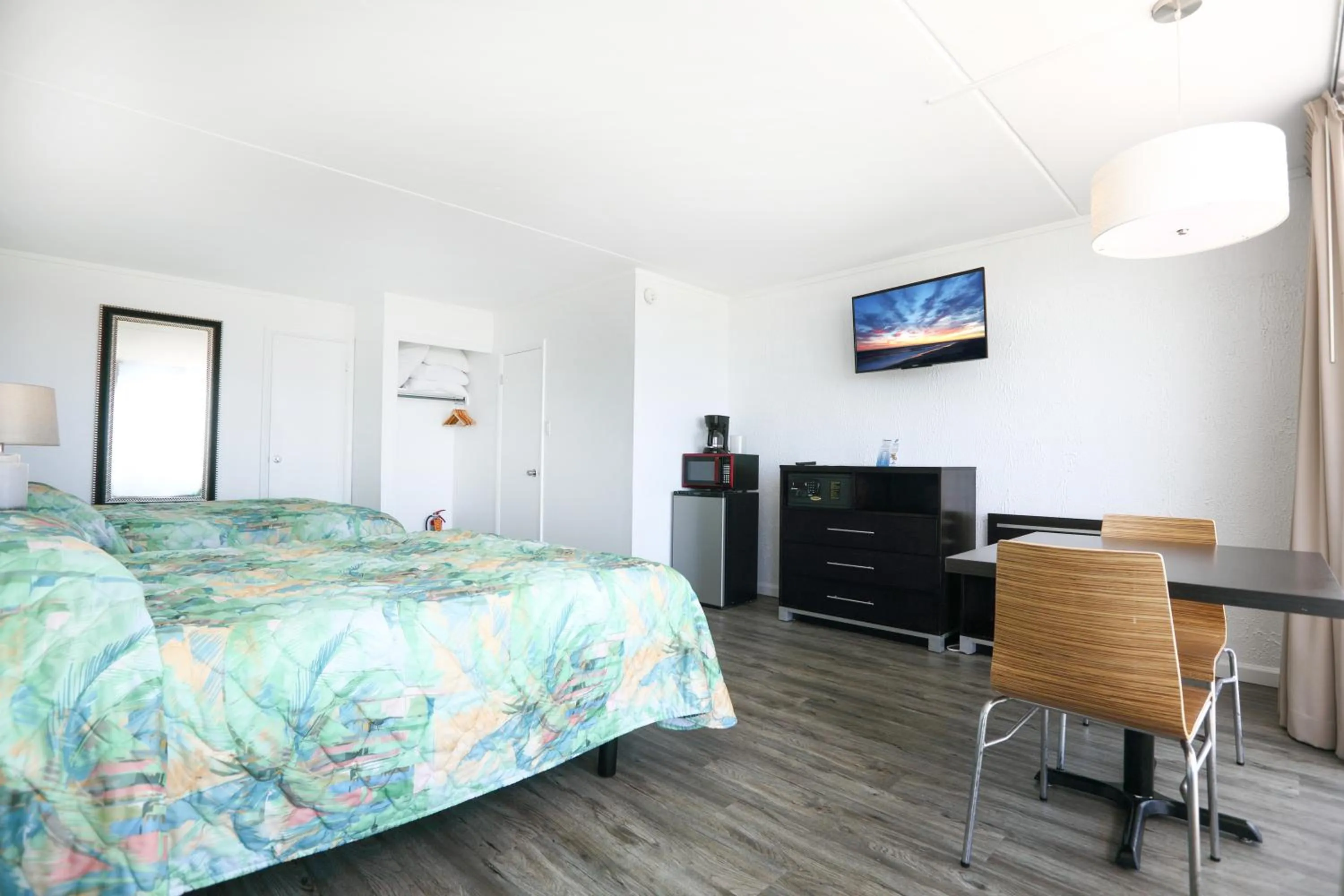 Bed in Olympic Island Beach Resort