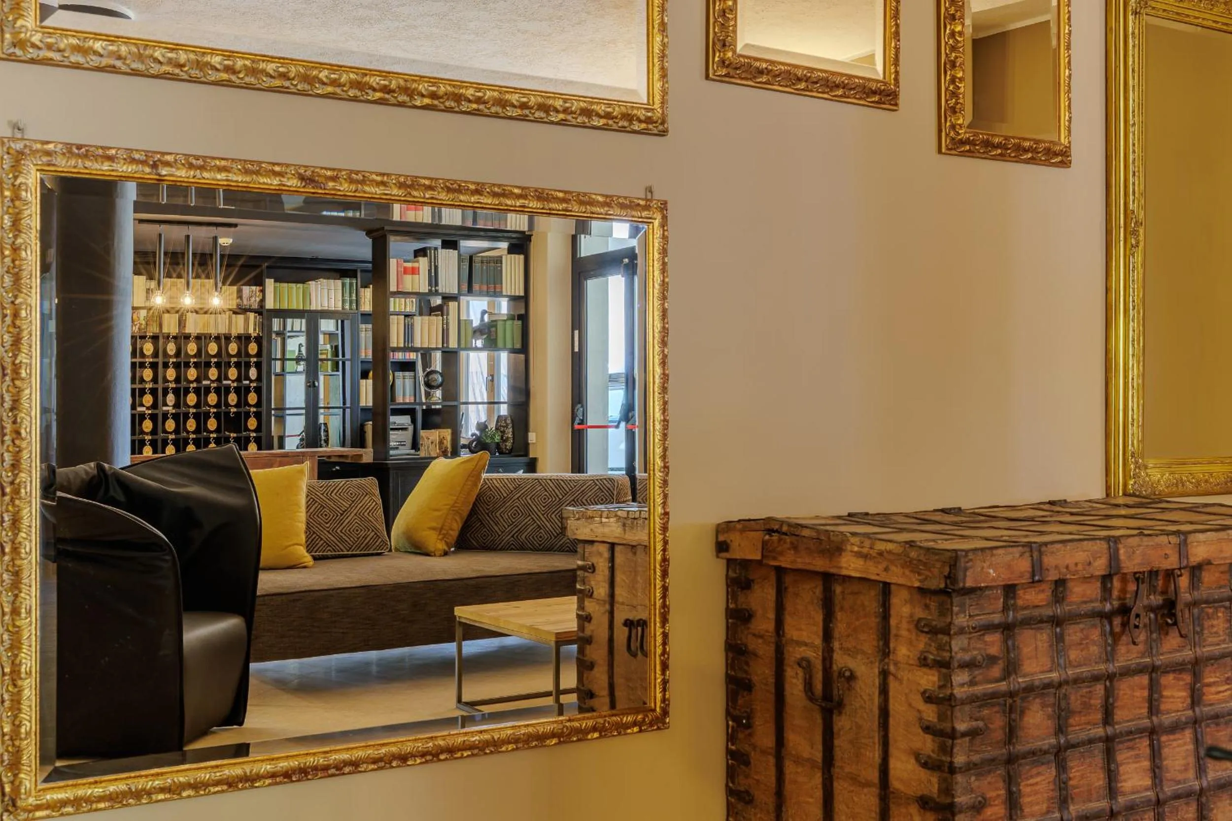 Seating area in Hotel San Marco