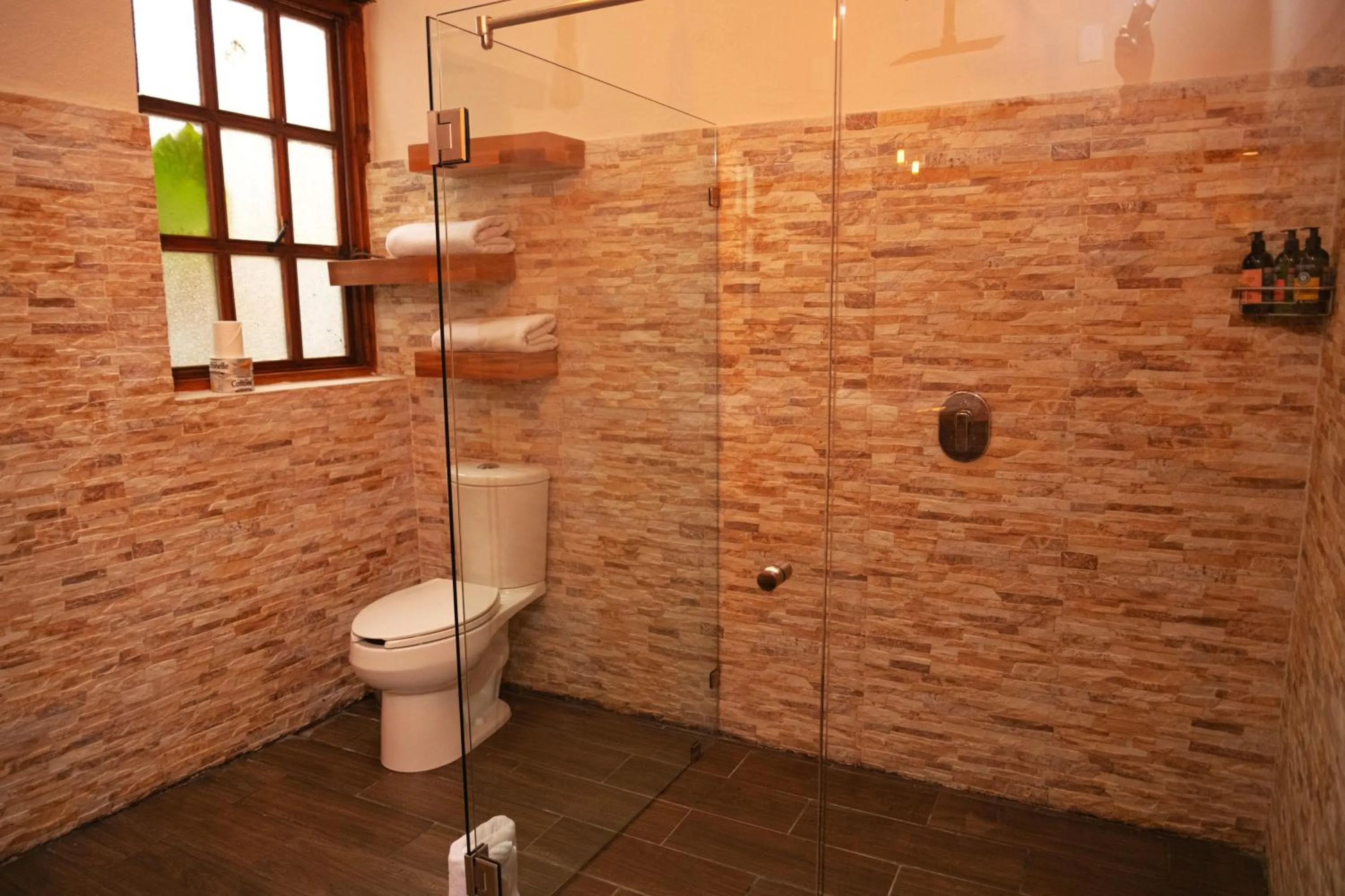 Bathroom in Sereno Hotel