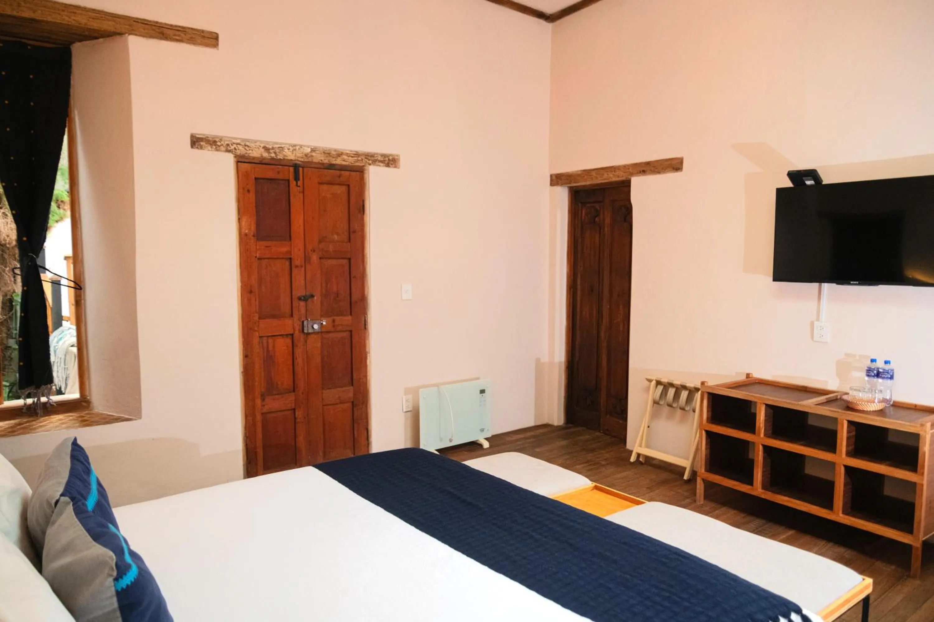 Photo of the whole room, Bed in Sereno Hotel