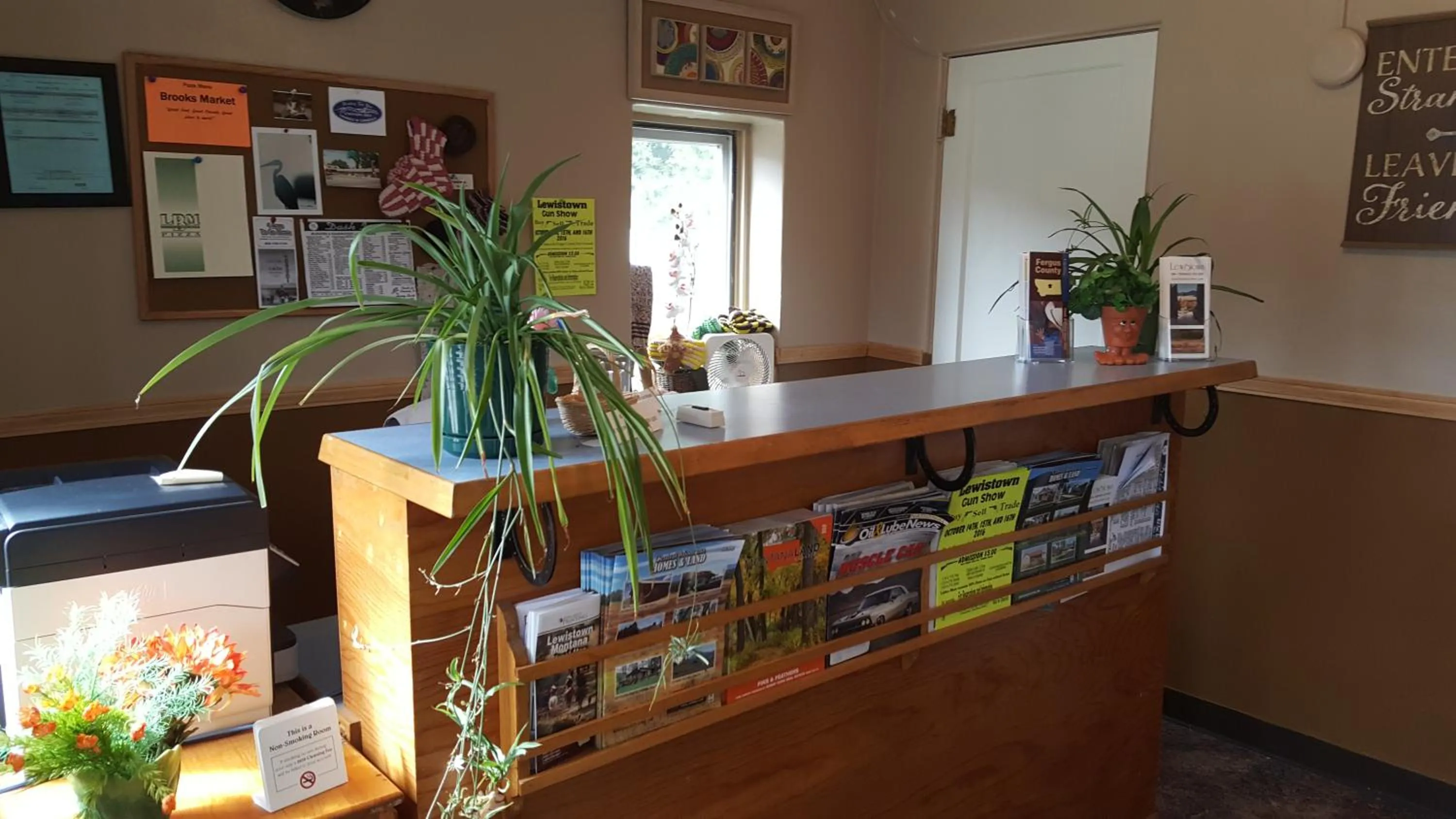 Lobby or reception in Trail's End Motel Downtown Lewistown